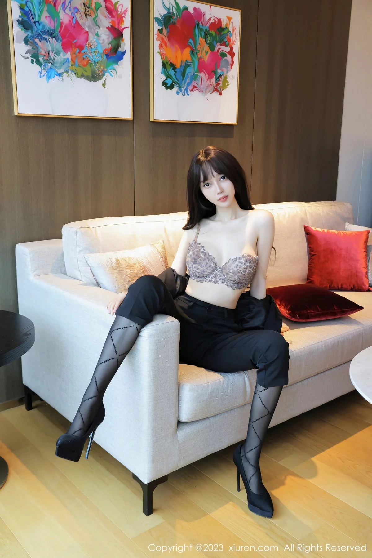 XiuRen第7502期_模特玥儿玥er性感薄纱暖灰内衣配黑丝裤袜秀曼妙身姿诱惑写真78P