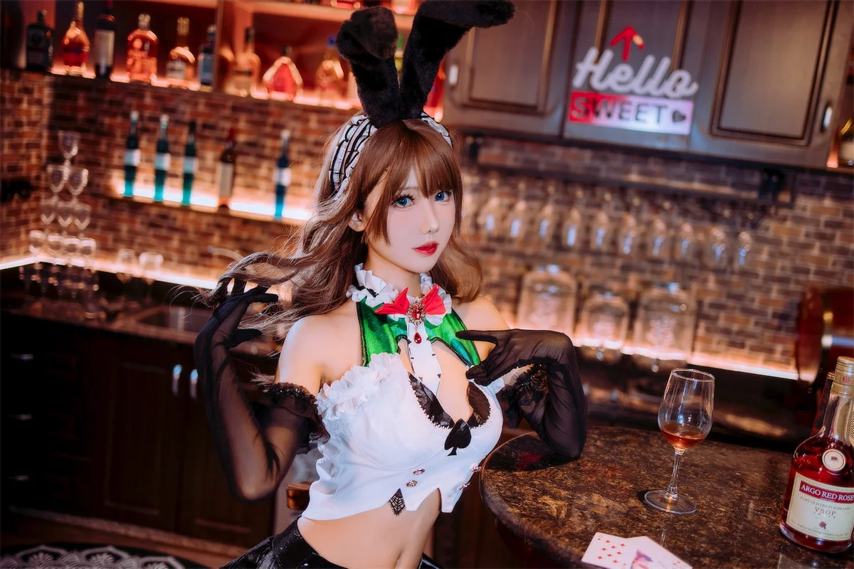 Coser美女仙女月莫妮卡主题性感兔女郎装扮黑短裙配黑色蕾丝袜秀美腿诱惑写真33P