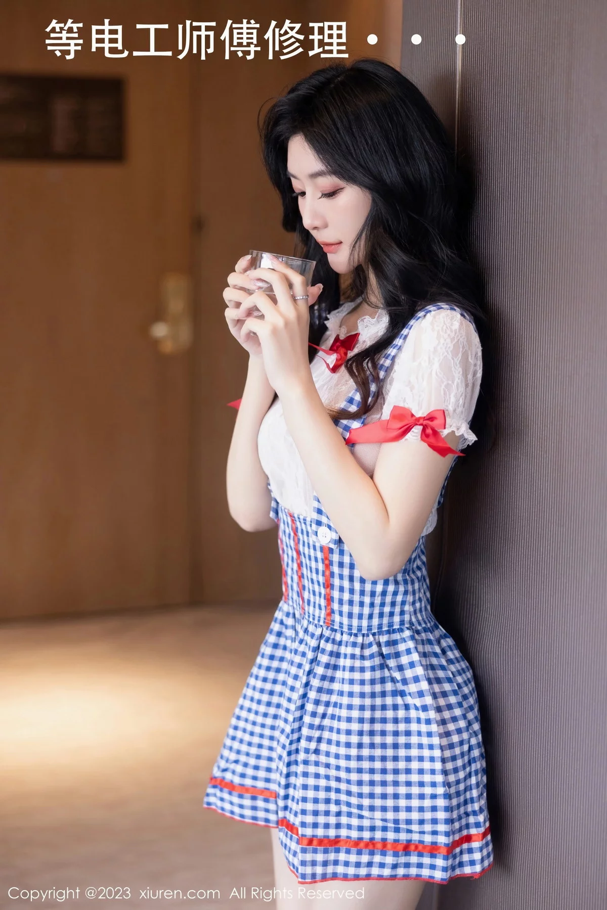 XiuRen第7509期_模特幼幼性感蓝白格子萝莉裙服饰多面视角秀完美身材诱惑写真110P