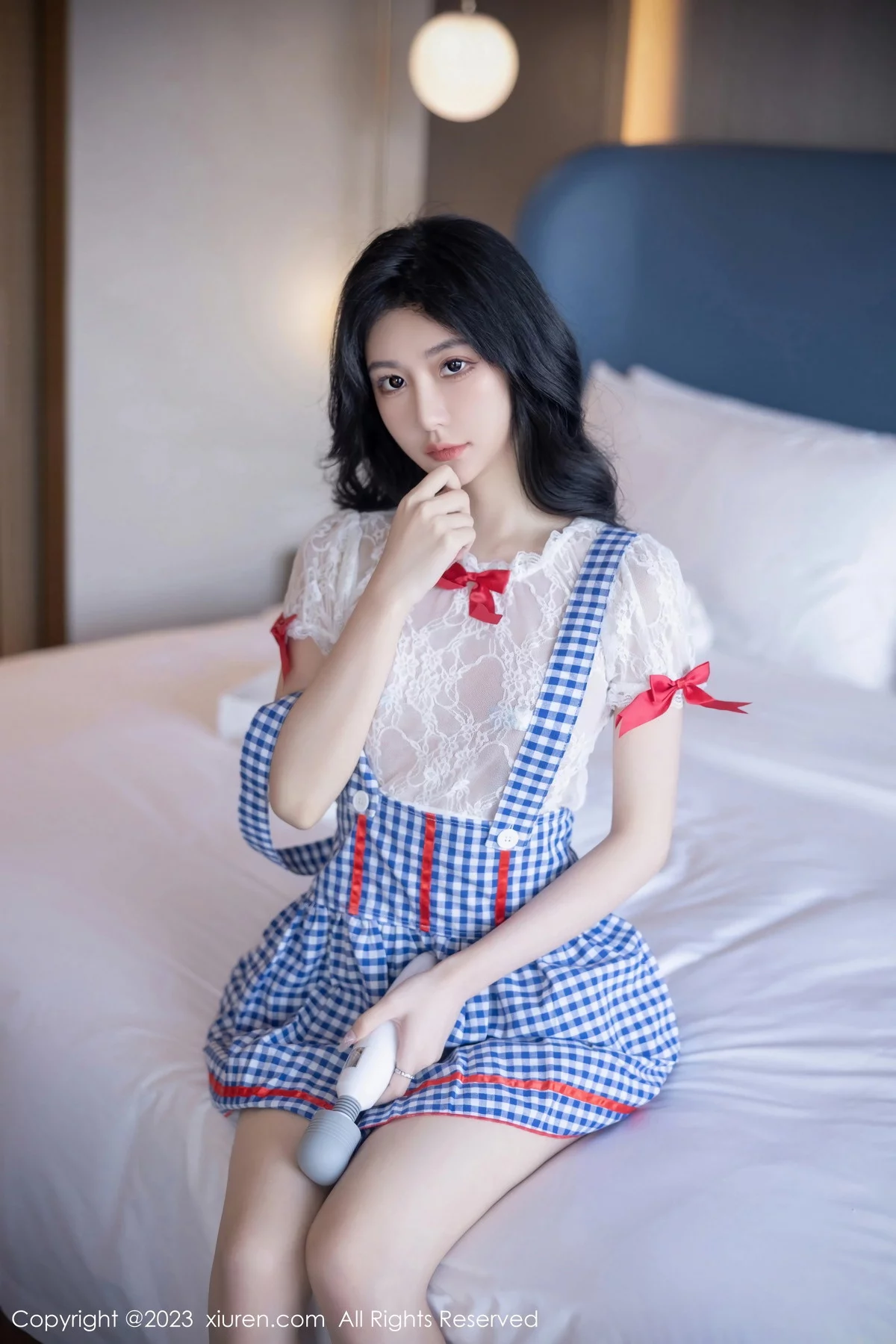 XiuRen第7509期_模特幼幼性感蓝白格子萝莉裙服饰多面视角秀完美身材诱惑写真110P