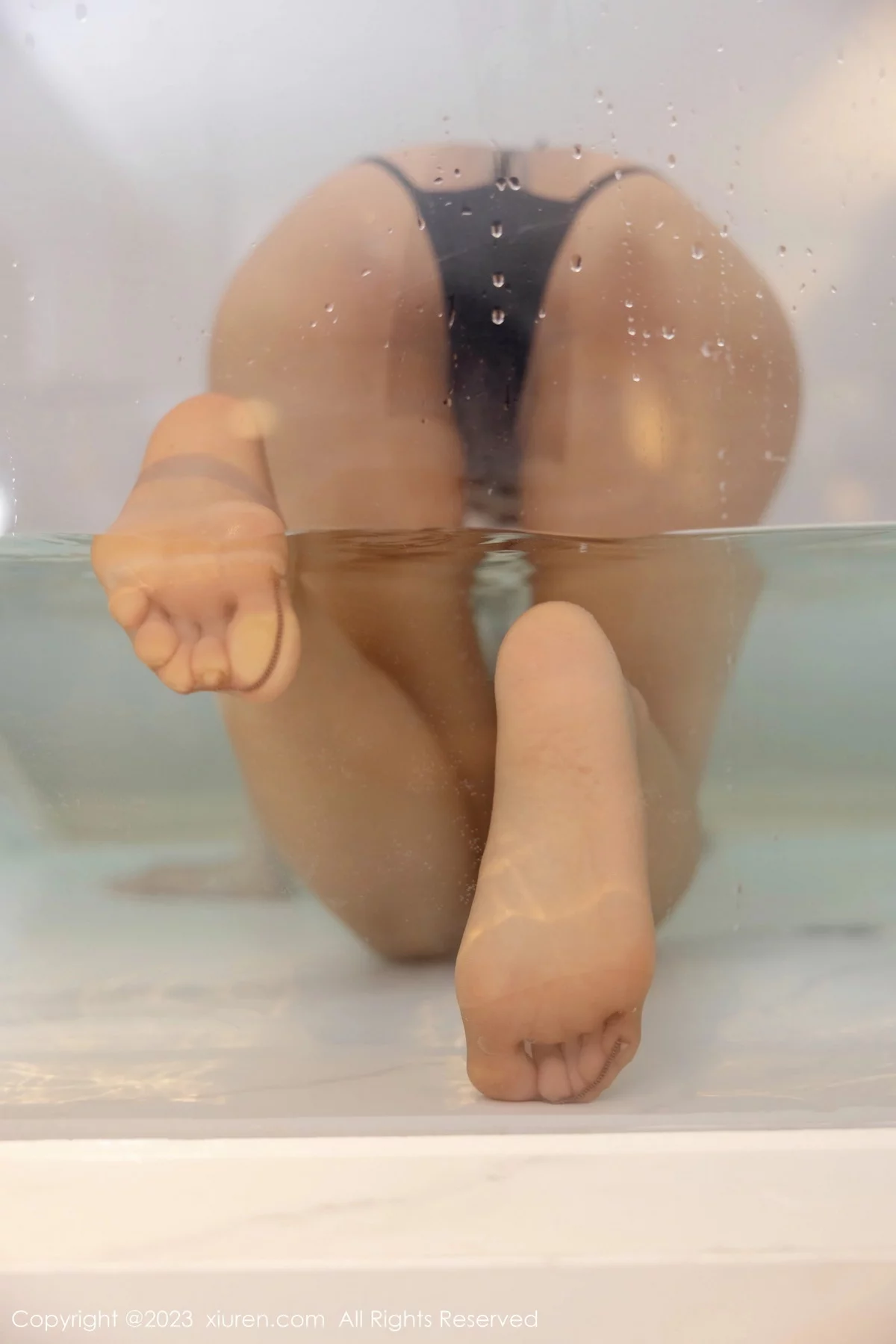 XiuRen第7503期_女神绮里嘉ula浴缸场景性感黑色情趣内衣秀完美身材诱惑写真116P