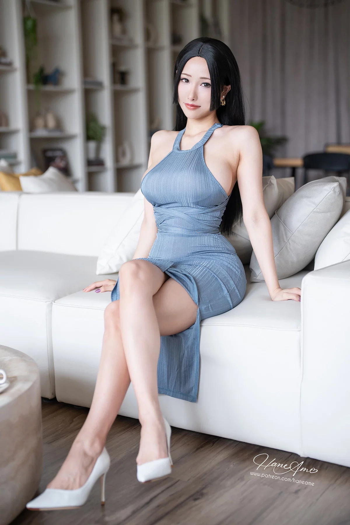 Coser美女雨波_HaneAme-Onesan主题性感灰色吊带长裙秀丰腴身材诱惑写真49P