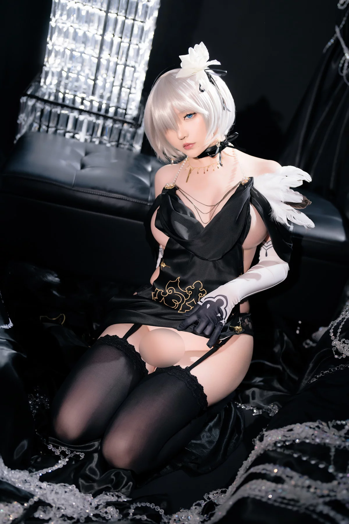 Coser小姐姐星之迟迟2B同人礼服主题性感黑色薄纱礼裙配黑丝吊袜秀翘臀诱惑写真94P