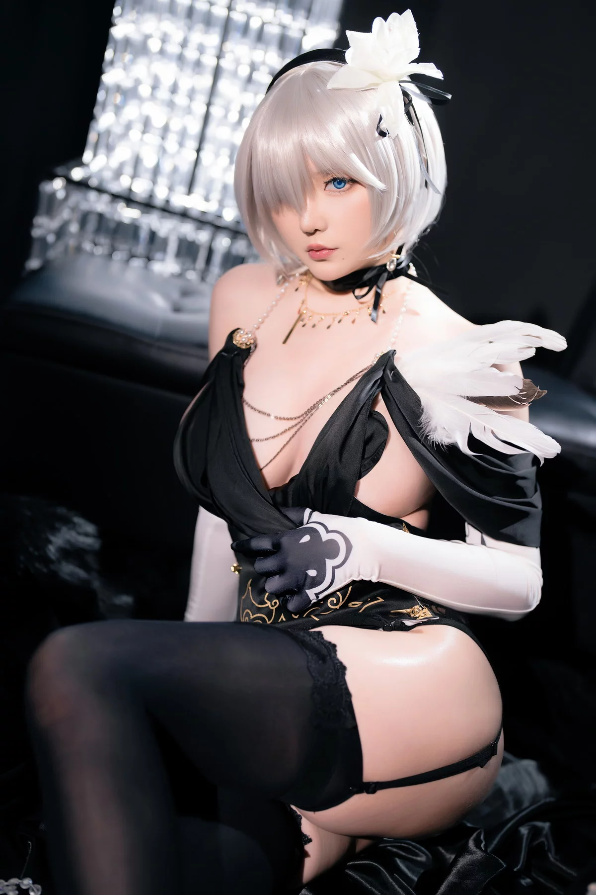 Coser小姐姐星之迟迟2B同人礼服主题性感黑色薄纱礼裙配黑丝吊袜秀翘臀诱惑写真94P