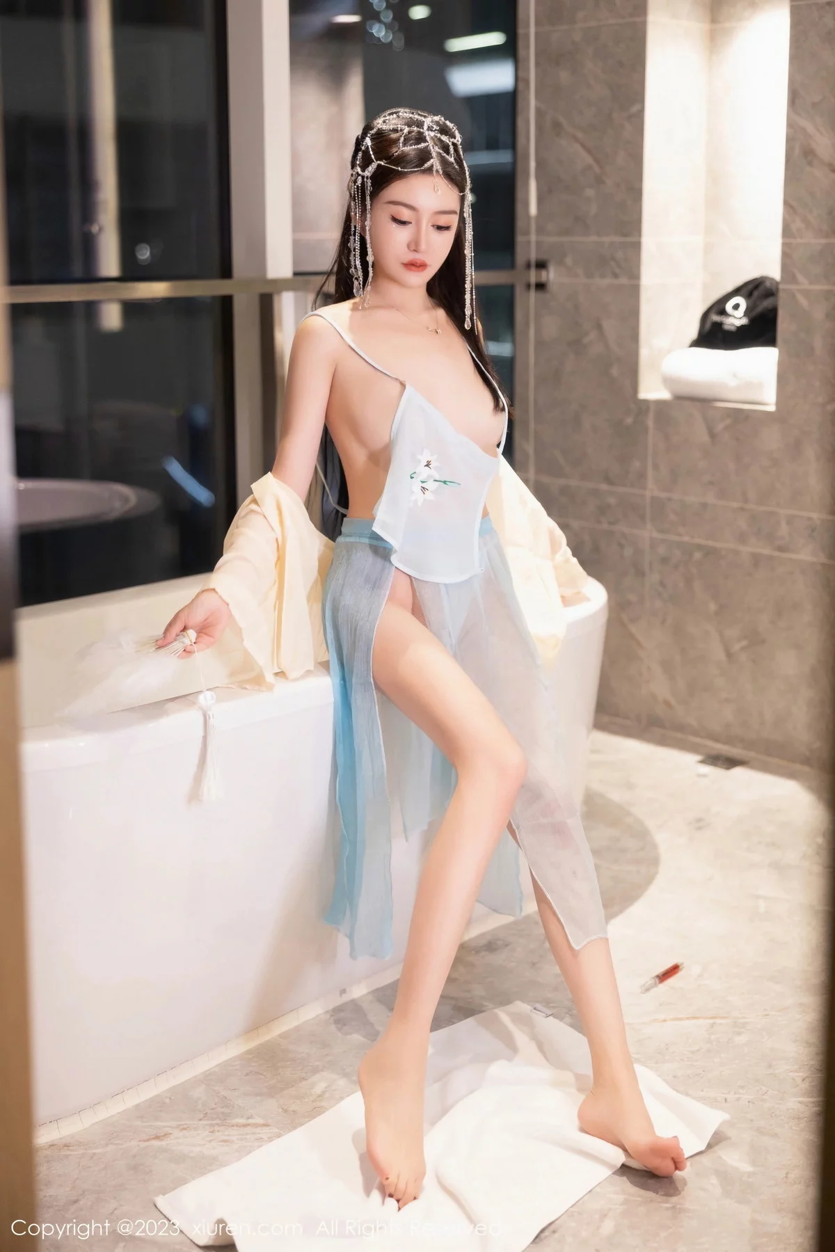 XiuRen第7514期_模特唐宁宁私房浴室性感浅色薄纱古装服饰秀丰腴身姿诱惑写真75P