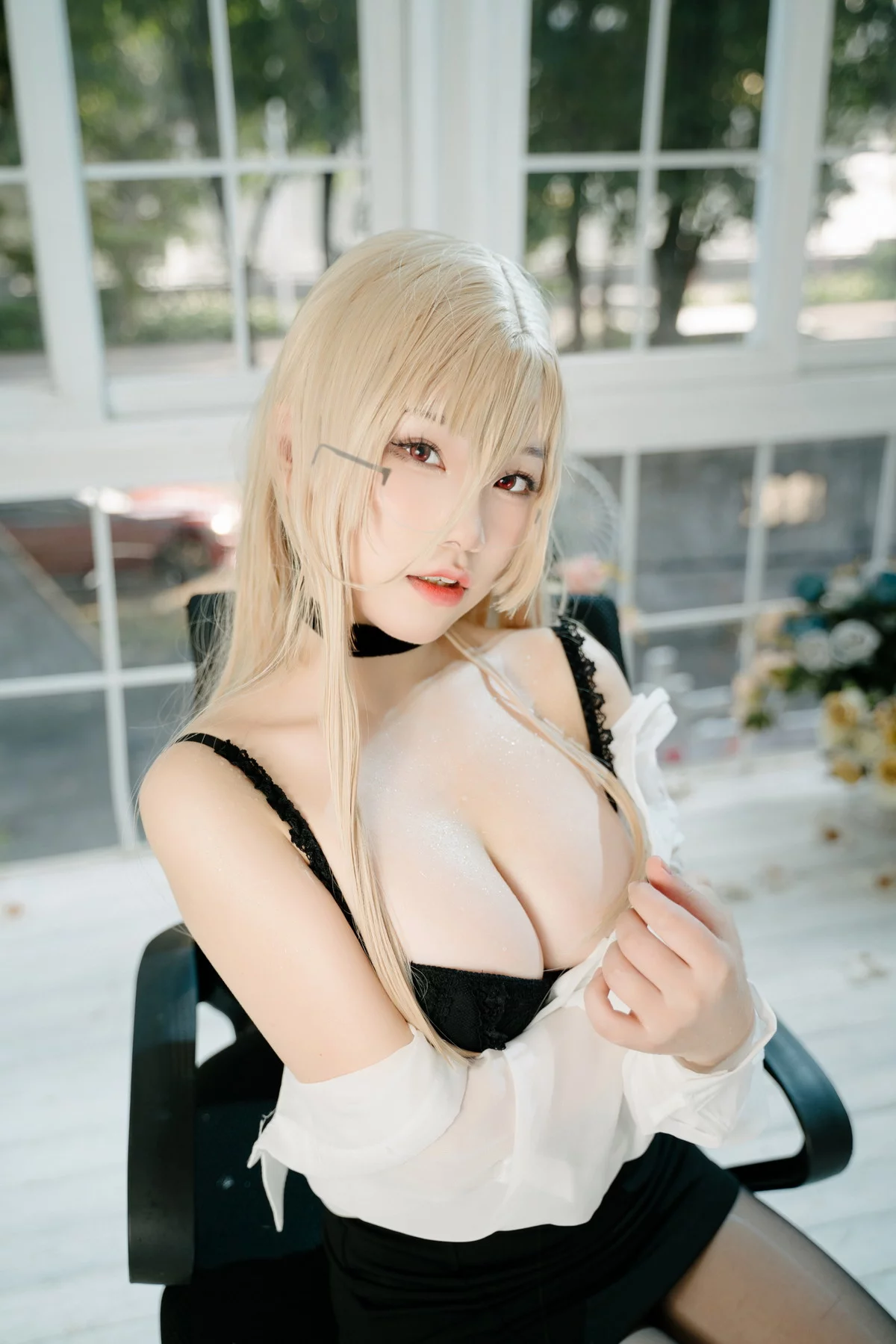 Coser美女七七娜娜子怨仇办公室主题透明白T配黑短裙露超薄黑丝完美诱惑写真42P