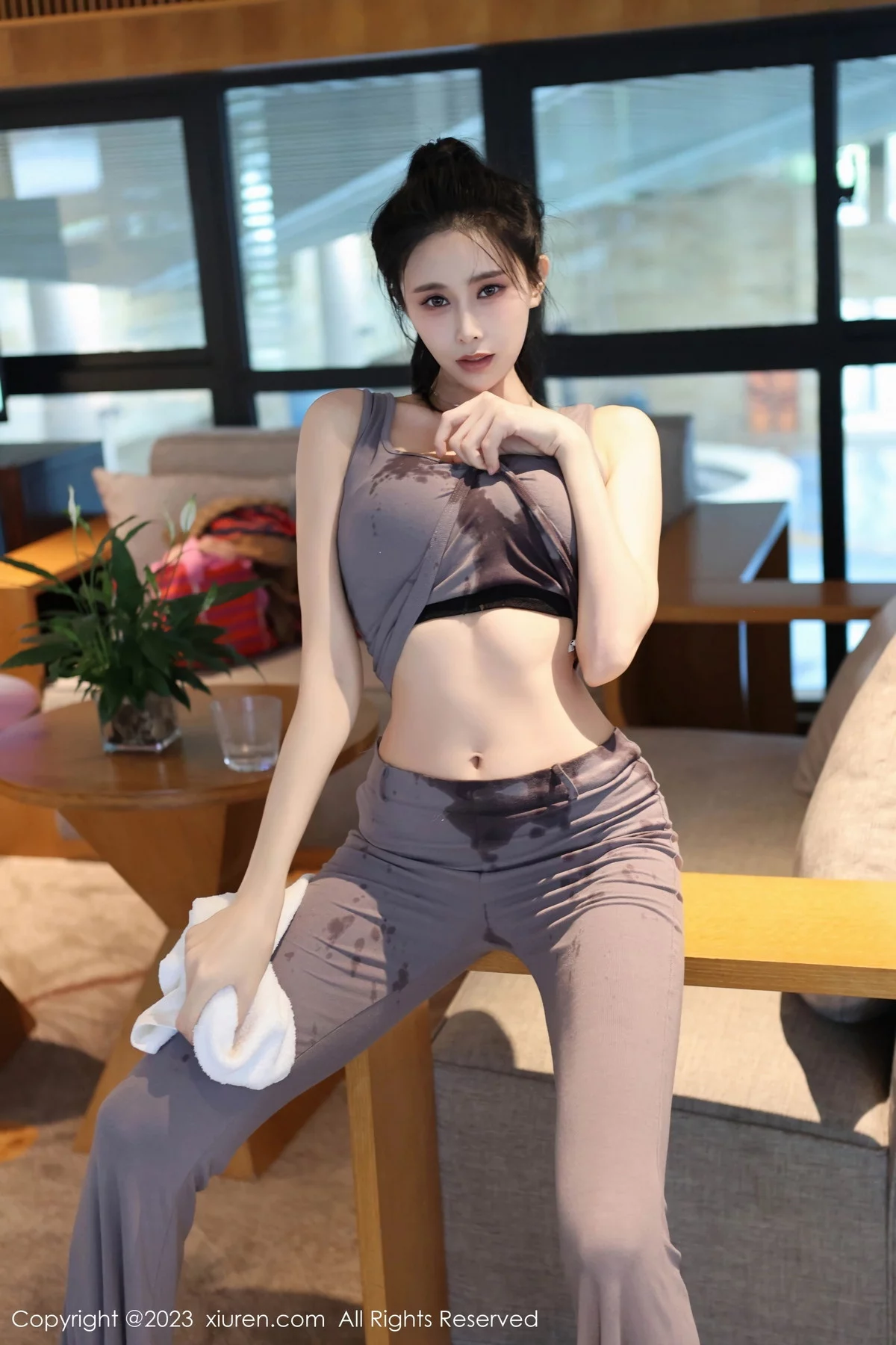 XiuRen第7512期_模特草莓mm性感灰色运动服露粉色内衣秀曼妙身姿迷人诱惑写真71P