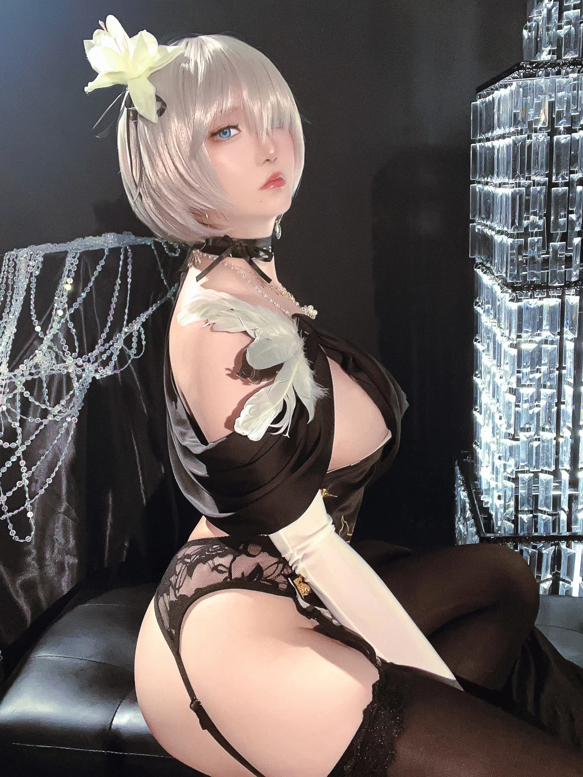 Coser小姐姐星之迟迟2B同人礼服主题性感黑色薄纱礼裙配黑丝吊袜秀翘臀诱惑写真94P