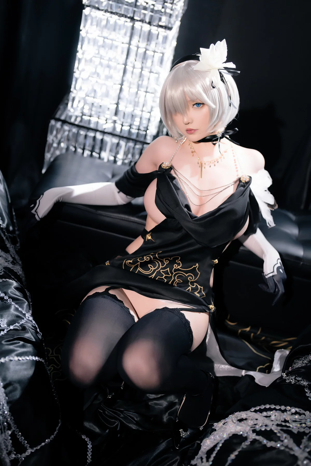 Coser小姐姐星之迟迟2B同人礼服主题性感黑色薄纱礼裙配黑丝吊袜秀翘臀诱惑写真94P