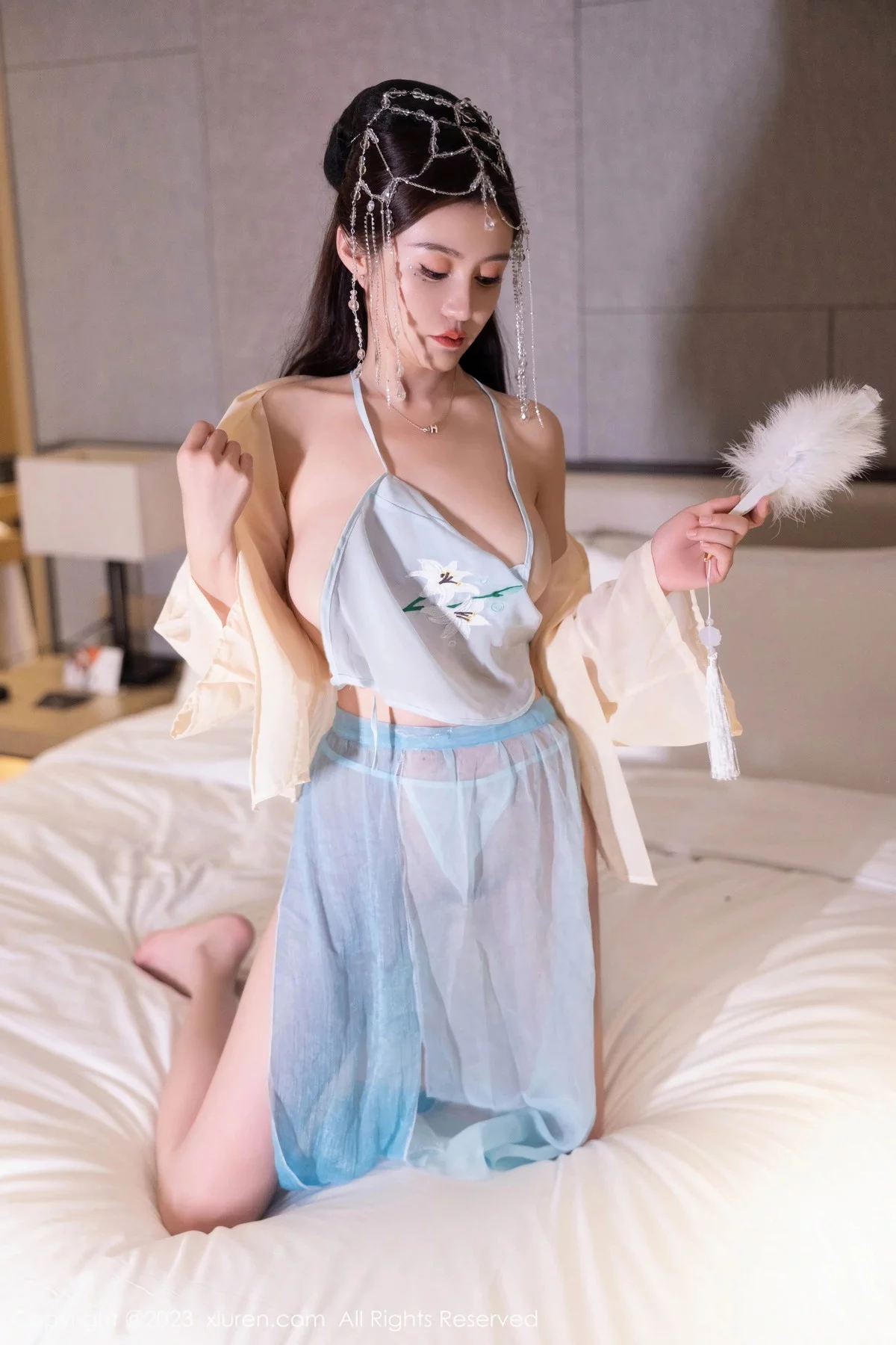 XiuRen第7514期_模特唐宁宁私房浴室性感浅色薄纱古装服饰秀丰腴身姿诱惑写真75P