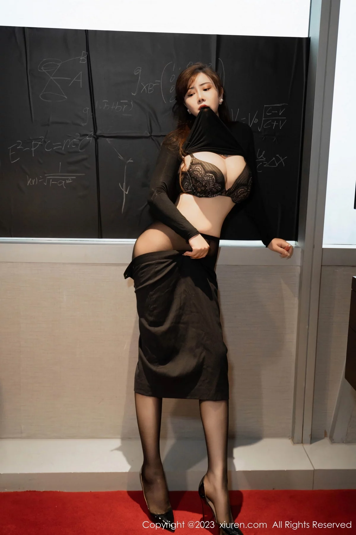 XiuRen第7513期_模特王婉悠Queen黑色蕾丝内衣配超薄黑丝秀丰满身材诱惑写真60P