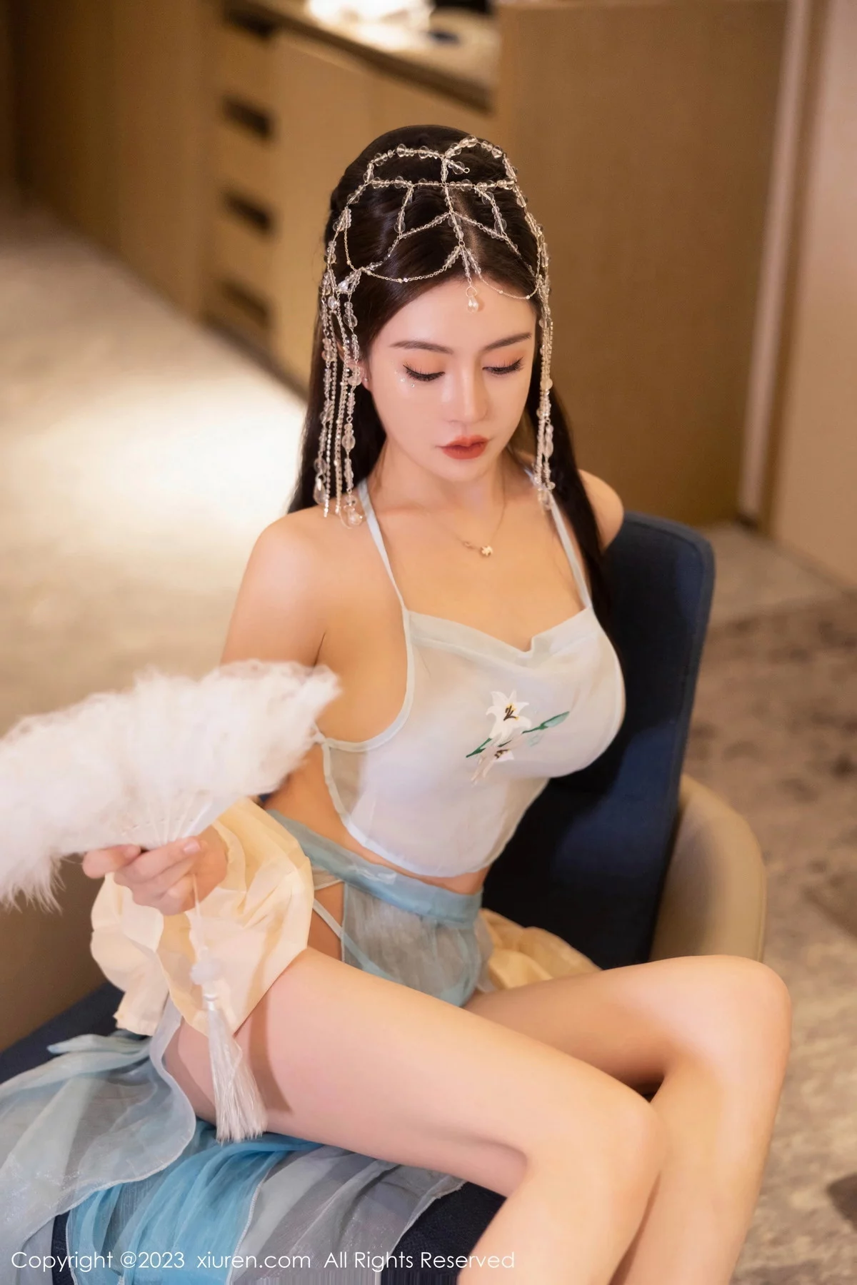 XiuRen第7514期_模特唐宁宁私房浴室性感浅色薄纱古装服饰秀丰腴身姿诱惑写真75P