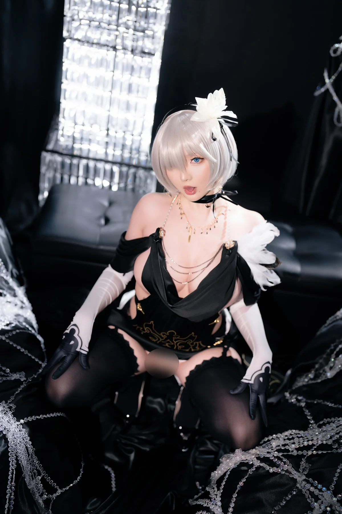 Coser小姐姐星之迟迟2B同人礼服主题性感黑色薄纱礼裙配黑丝吊袜秀翘臀诱惑写真94P