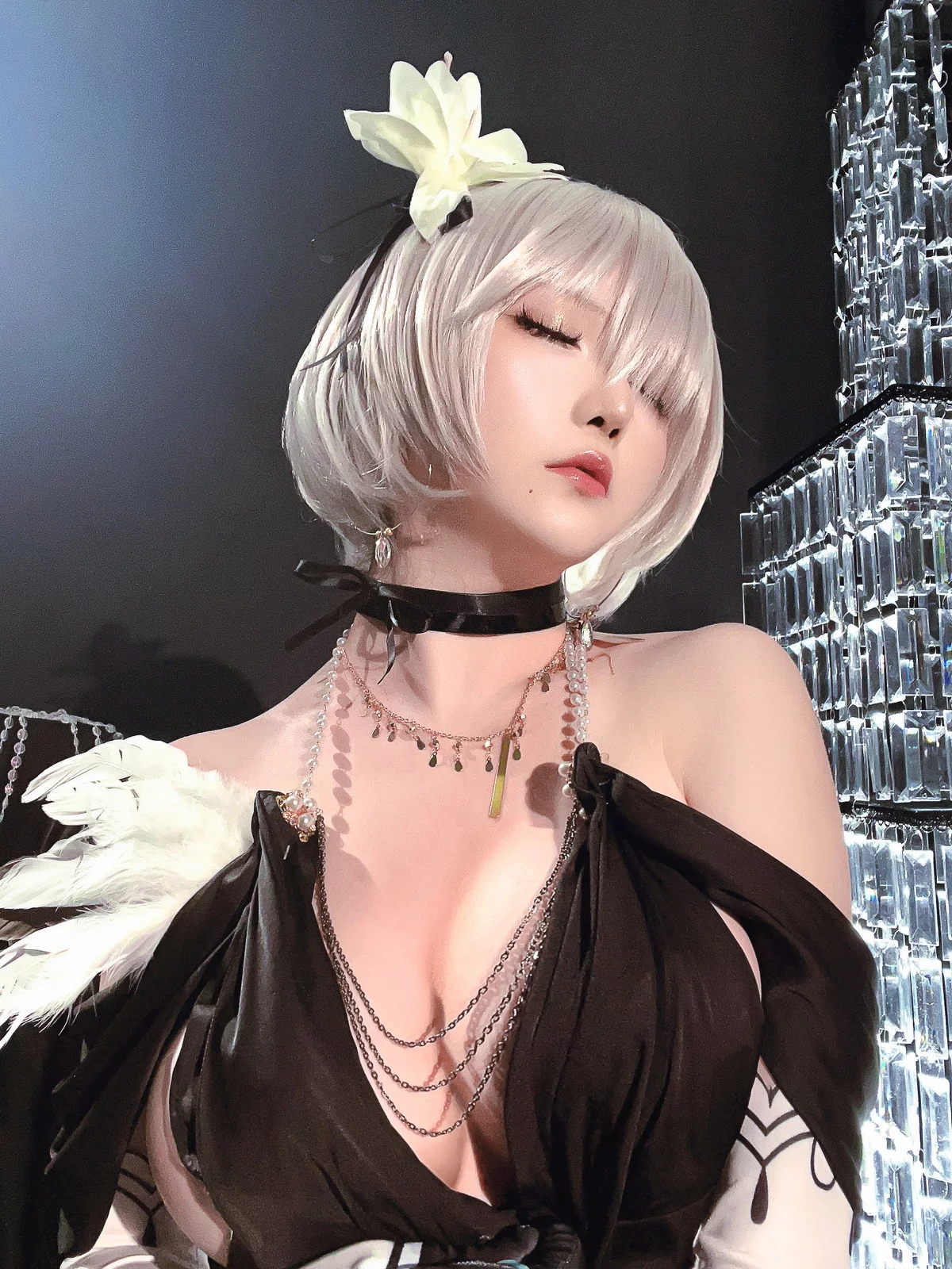 Coser小姐姐星之迟迟2B同人礼服主题性感黑色薄纱礼裙配黑丝吊袜秀翘臀诱惑写真94P