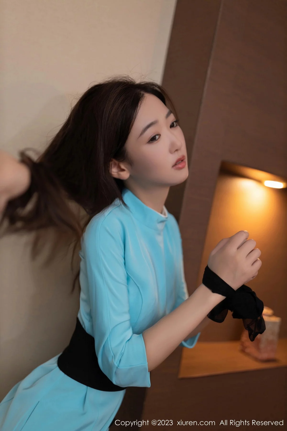 XiuRen第7516期_模特唐安琪蓝色空姐制服露白色蕾丝内衣配超薄黑丝完美诱惑写真80P