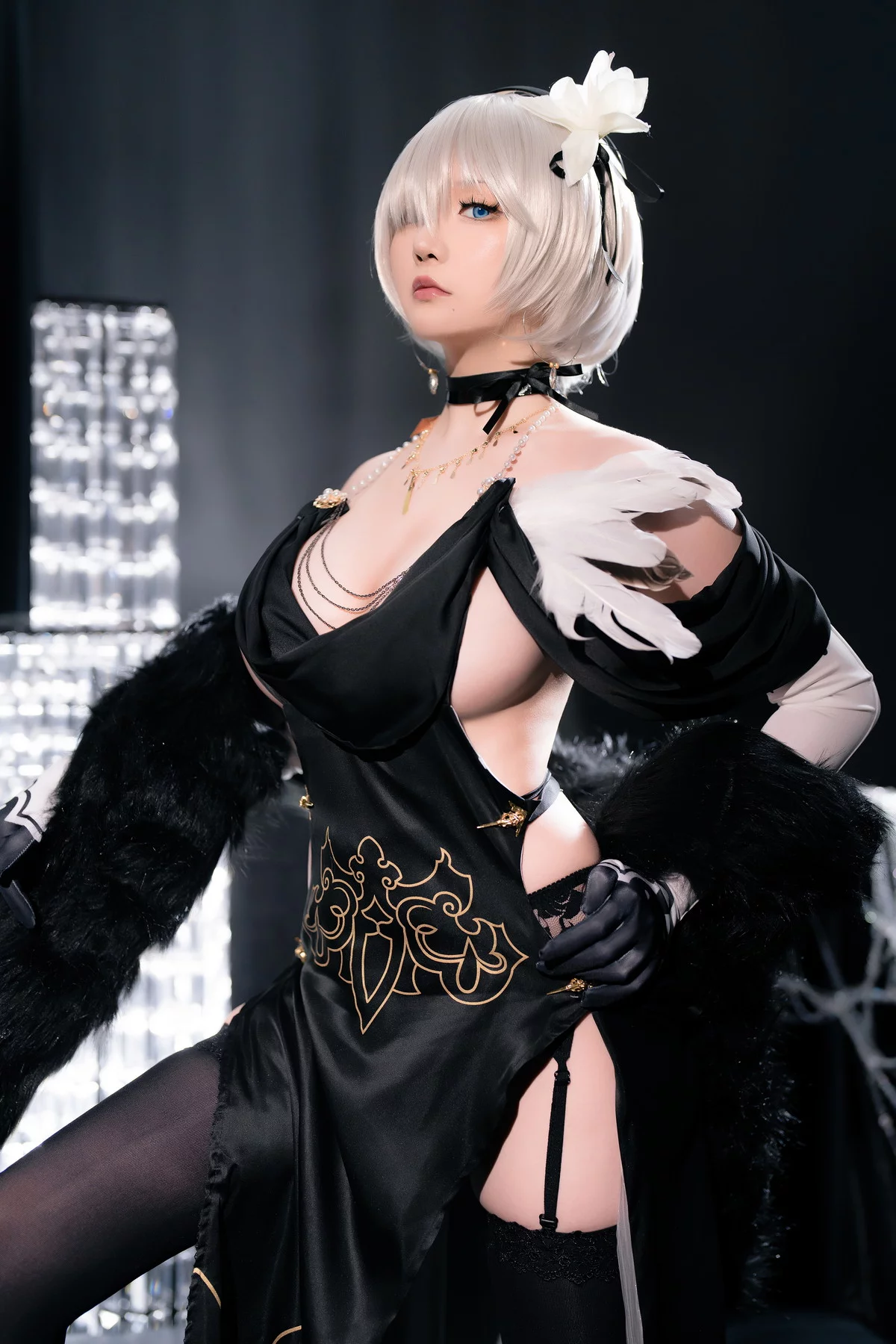 Coser小姐姐星之迟迟2B同人礼服主题性感黑色薄纱礼裙配黑丝吊袜秀翘臀诱惑写真94P