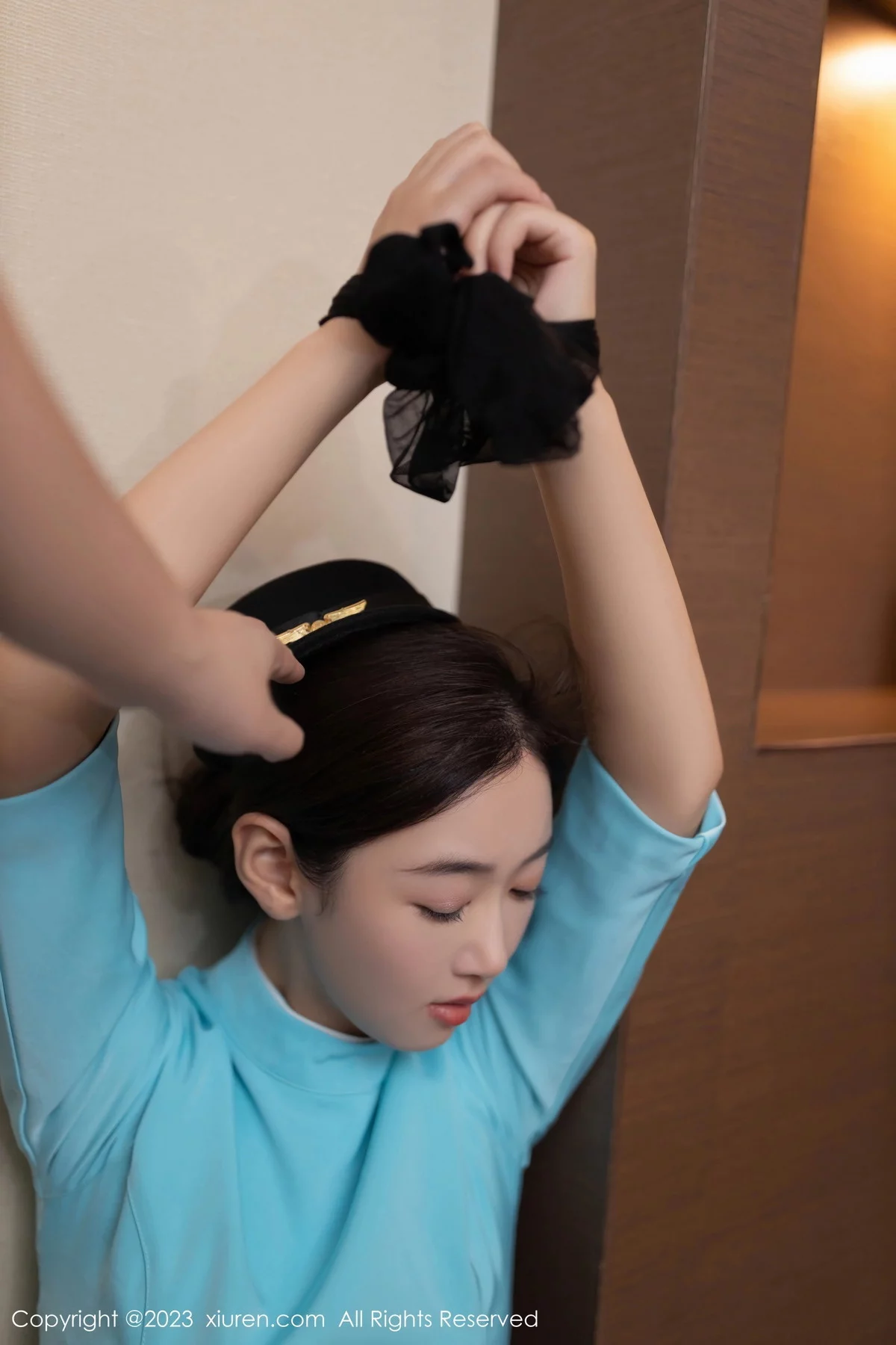 XiuRen第7516期_模特唐安琪蓝色空姐制服露白色蕾丝内衣配超薄黑丝完美诱惑写真80P