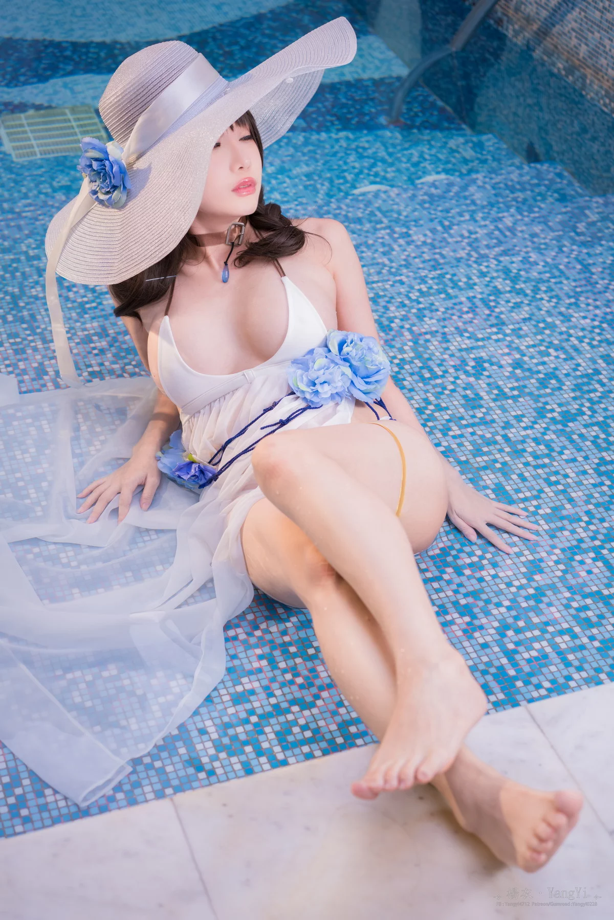 Coser美女yangyi杨衣Mary主题户外性感白色薄纱情趣服饰湿身秀丰满身材诱惑写真39P