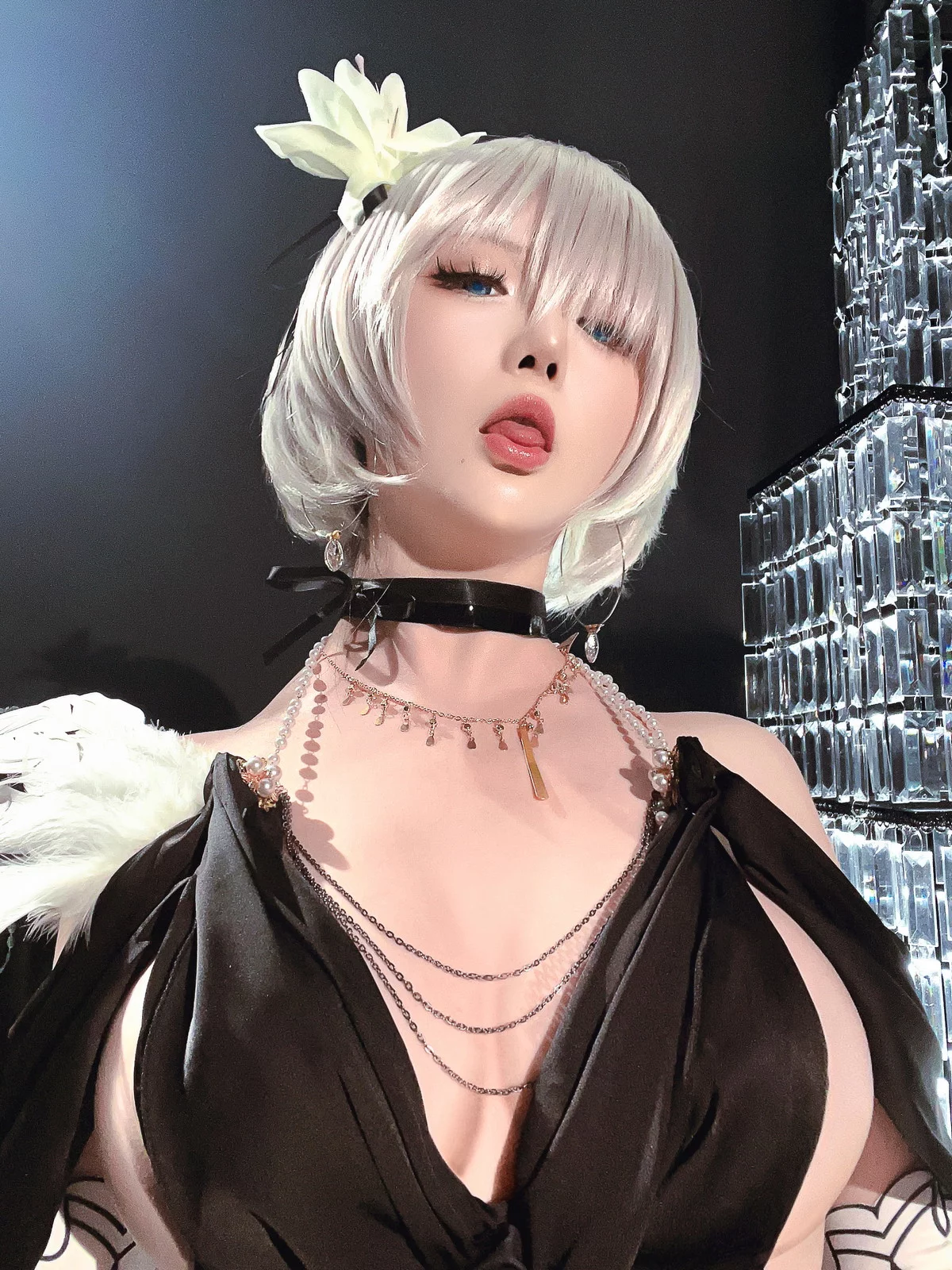 Coser小姐姐星之迟迟2B同人礼服主题性感黑色薄纱礼裙配黑丝吊袜秀翘臀诱惑写真94P
