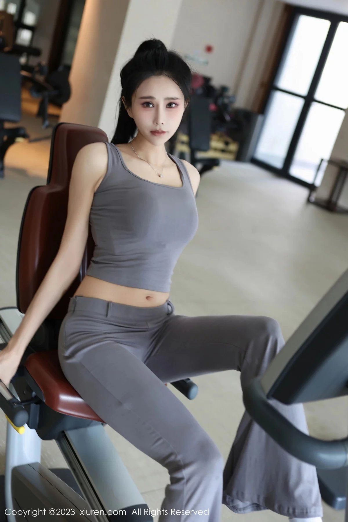 XiuRen第7512期_模特草莓mm性感灰色运动服露粉色内衣秀曼妙身姿迷人诱惑写真71P