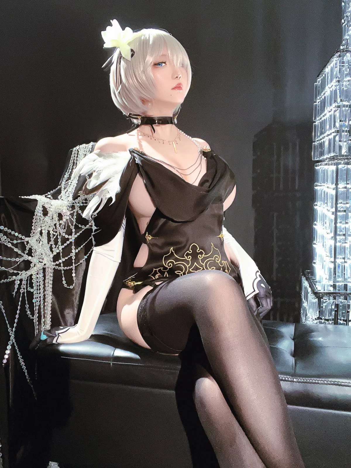 Coser小姐姐星之迟迟2B同人礼服主题性感黑色薄纱礼裙配黑丝吊袜秀翘臀诱惑写真94P