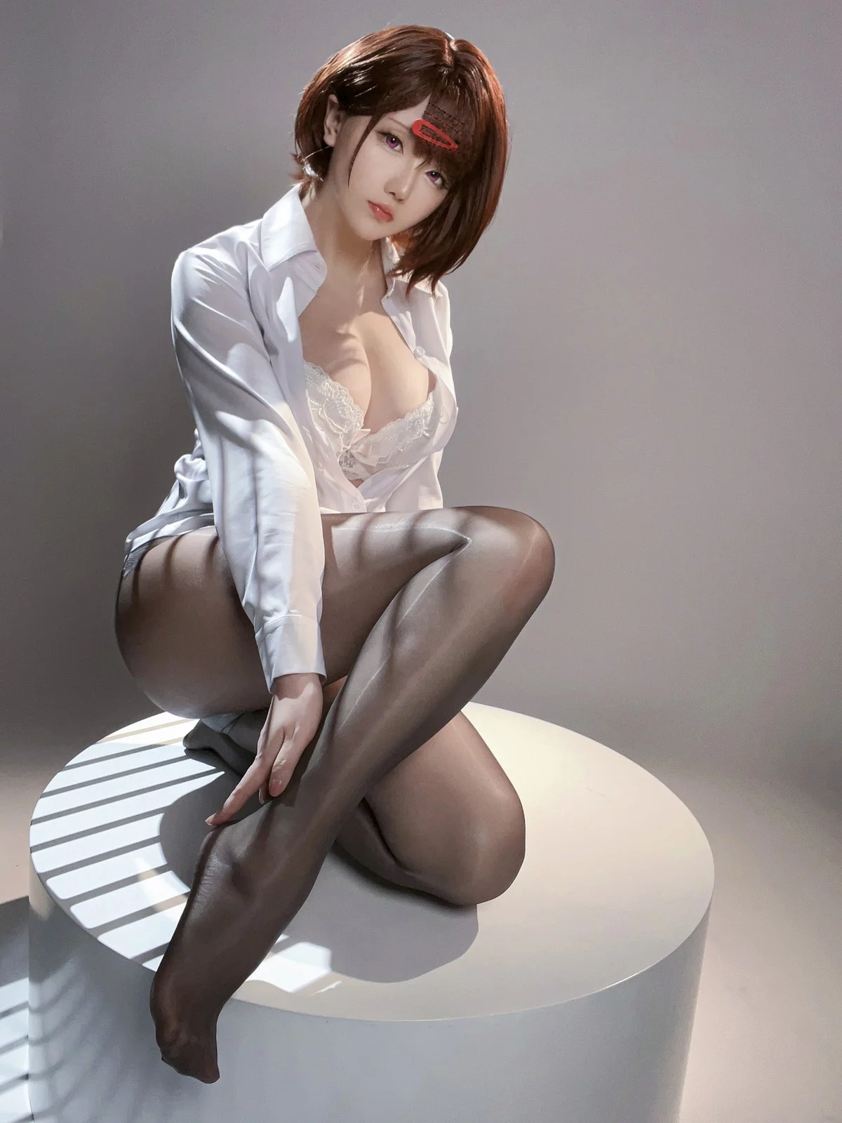 Coser小姐姐星之迟迟偶像大师主题半脱露性感白色蕾丝内衣配闪亮黑丝诱惑写真70P