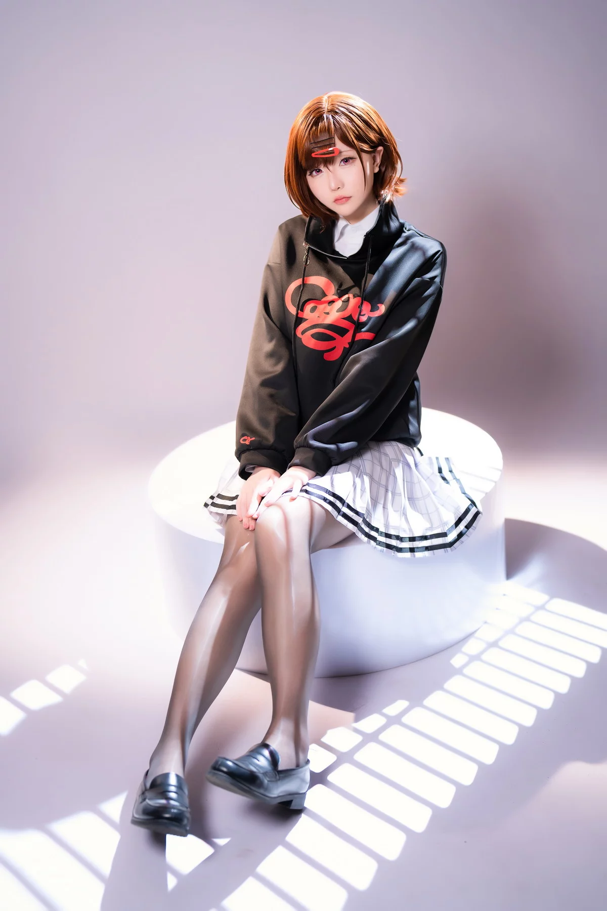 Coser小姐姐星之迟迟偶像大师主题半脱露性感白色蕾丝内衣配闪亮黑丝诱惑写真70P