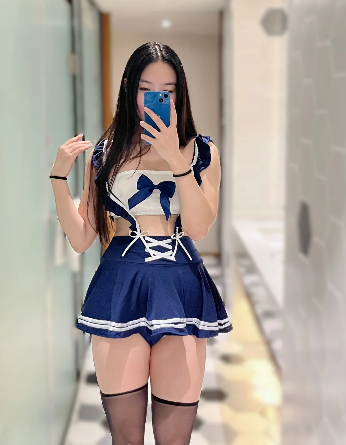 颜值博主宝儿茹171日系JK水手装主题超短JK制服配黑丝袜秀翘臀美腿诱惑写真47P