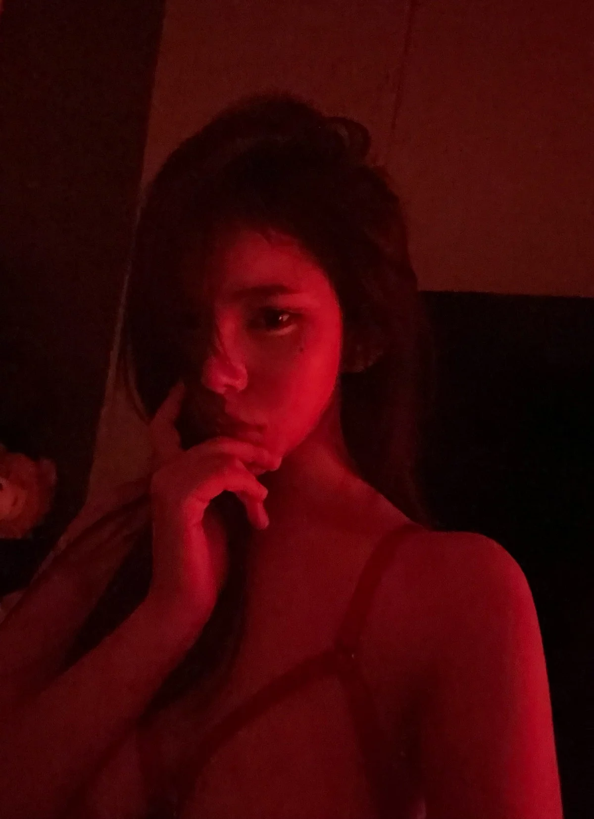 网红美女奔跑的晶螺儿红裙主题性感红色薄纱裙配红色内衣秀完美身材诱惑写真49P