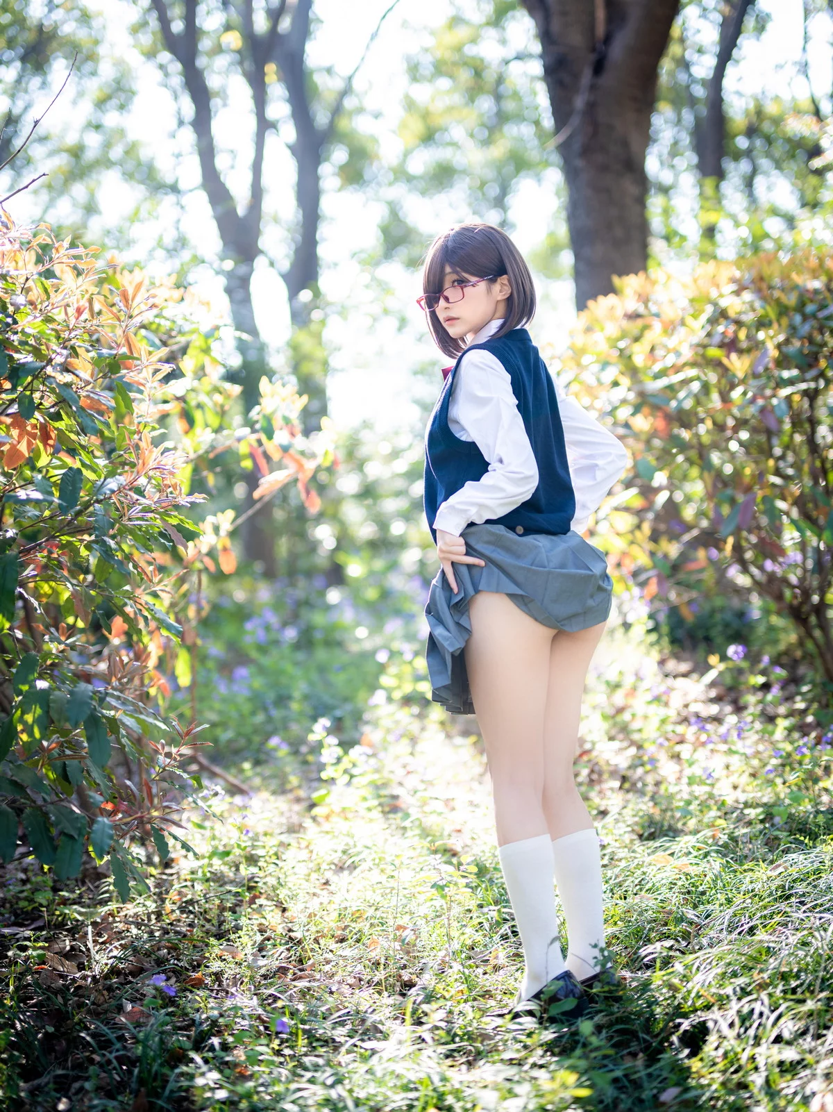 Cos小姐姐幼爱youmeko天乃莉莉纱主题户外性感JK短裙秀翘臀美腿完美诱惑写真27P