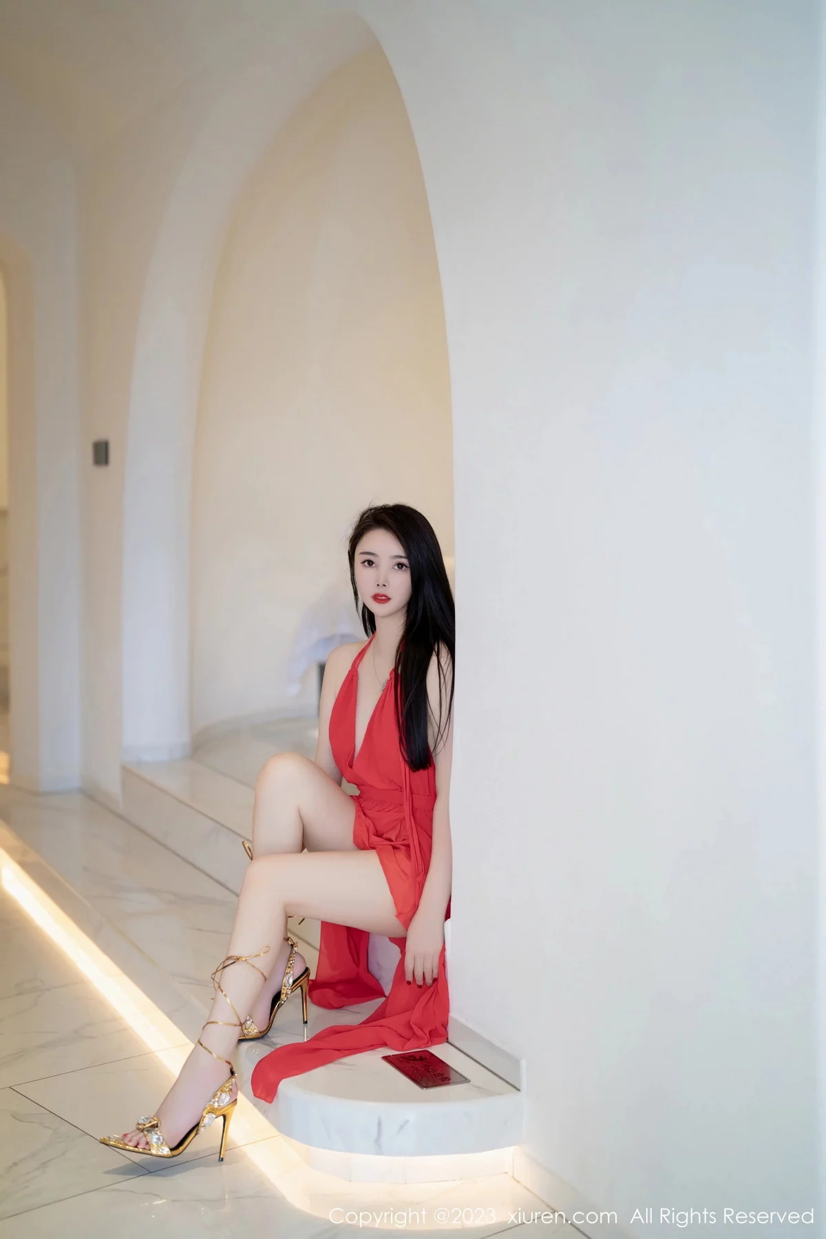 XiuRen第7517期_模特Summer宝宝红色露肩连衣长裙配肉丝袜秀曼妙身姿诱惑写真62P