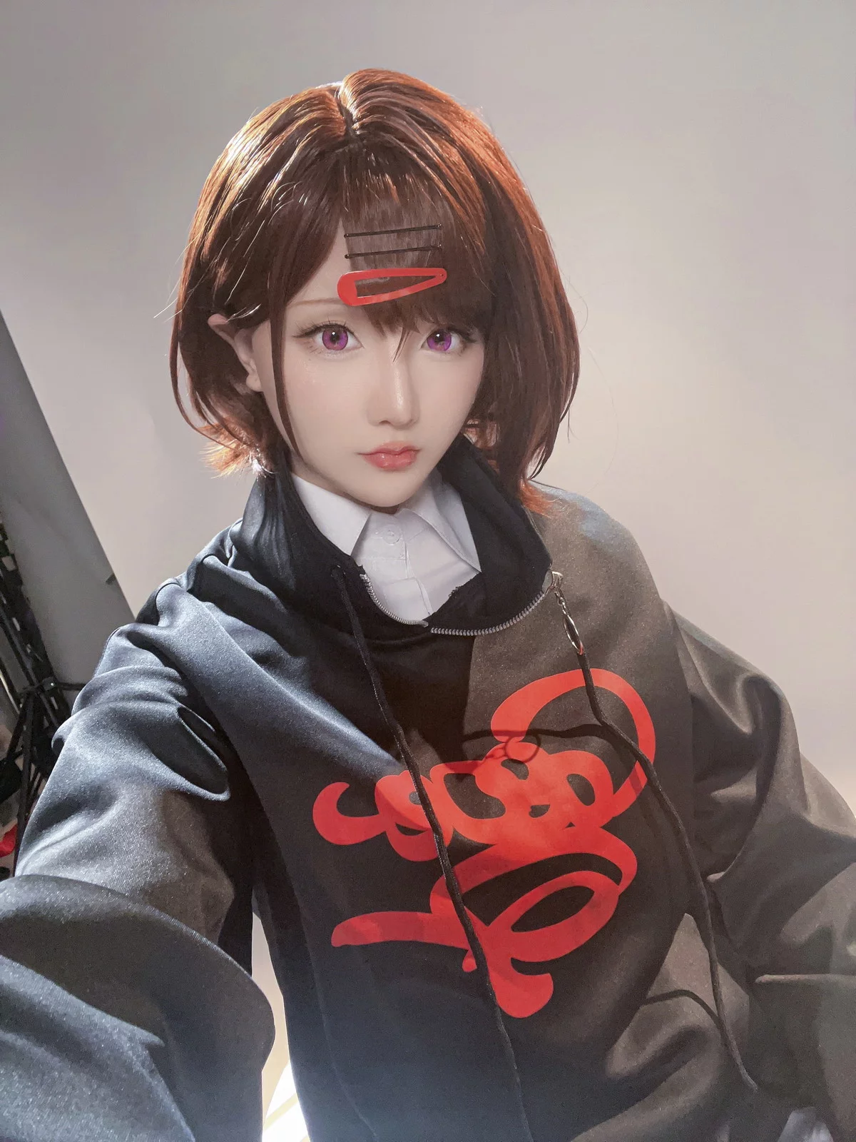 Coser小姐姐星之迟迟偶像大师主题半脱露性感白色蕾丝内衣配闪亮黑丝诱惑写真70P