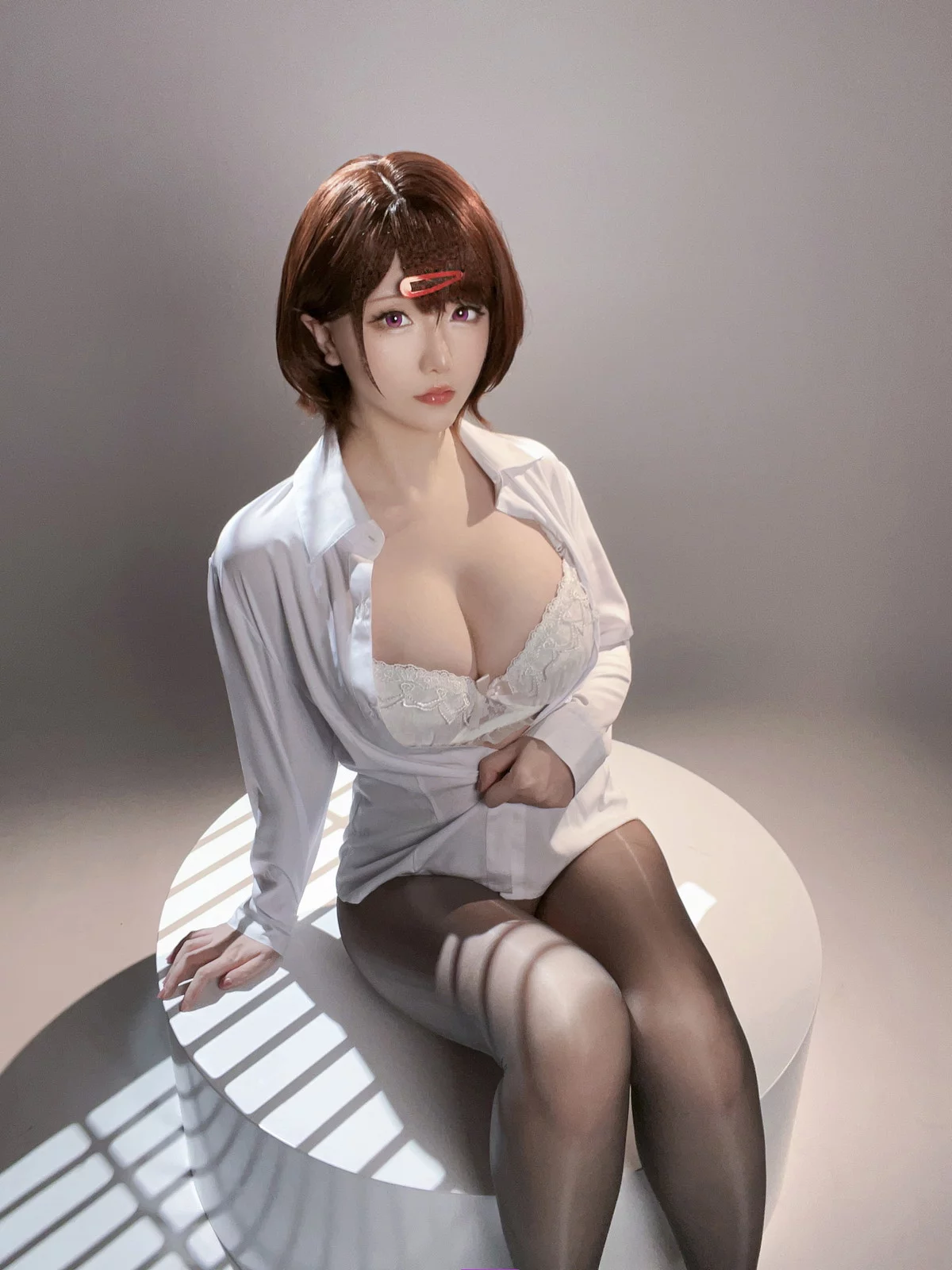 Coser小姐姐星之迟迟偶像大师主题半脱露性感白色蕾丝内衣配闪亮黑丝诱惑写真70P