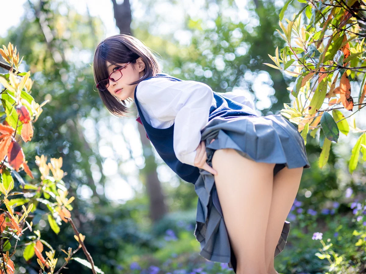 Cos小姐姐幼爱youmeko天乃莉莉纱主题户外性感JK短裙秀翘臀美腿完美诱惑写真27P