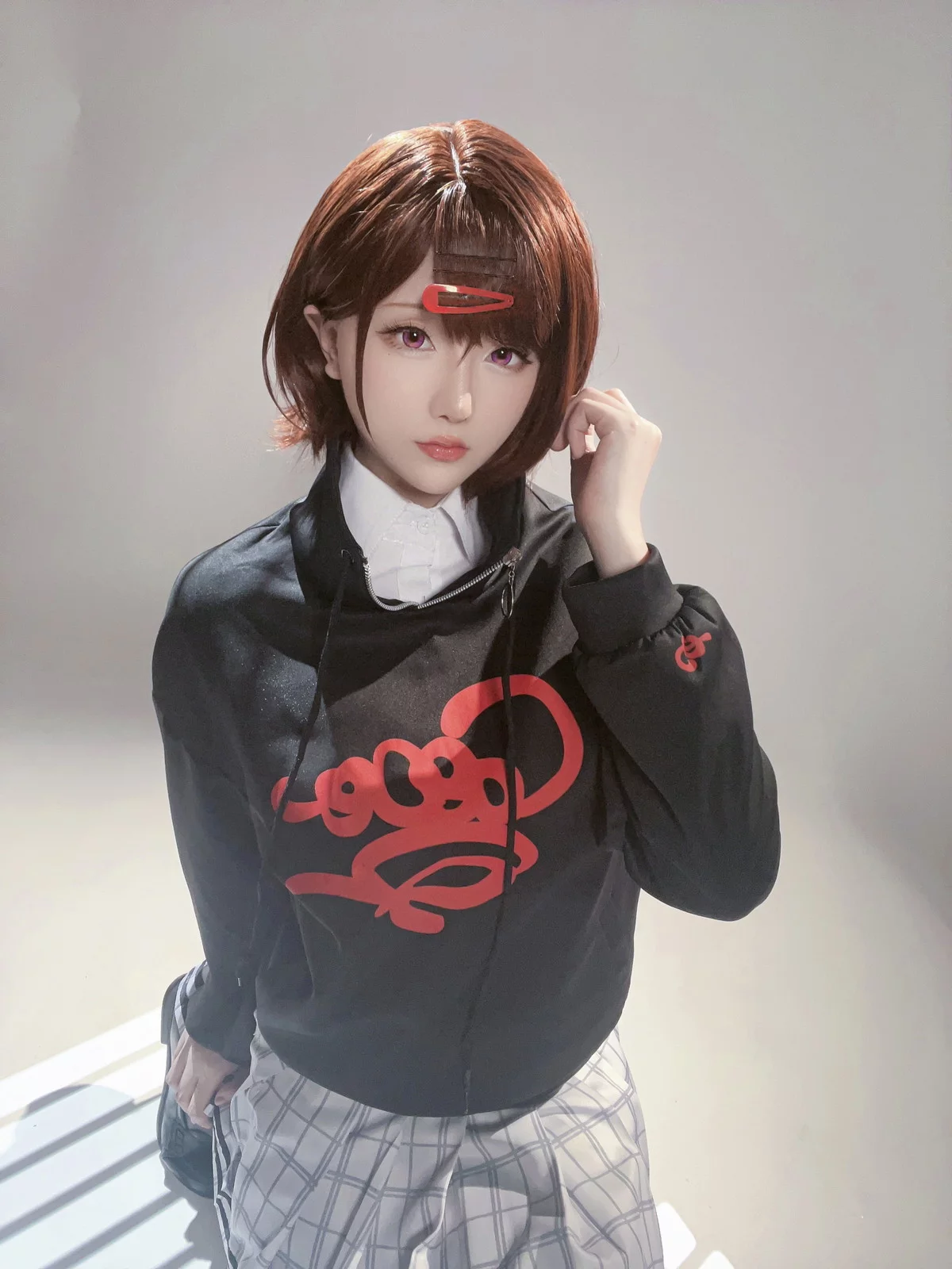 Coser小姐姐星之迟迟偶像大师主题半脱露性感白色蕾丝内衣配闪亮黑丝诱惑写真70P