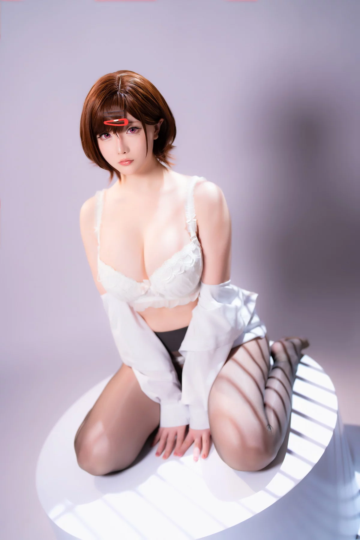 Coser小姐姐星之迟迟偶像大师主题半脱露性感白色蕾丝内衣配闪亮黑丝诱惑写真70P