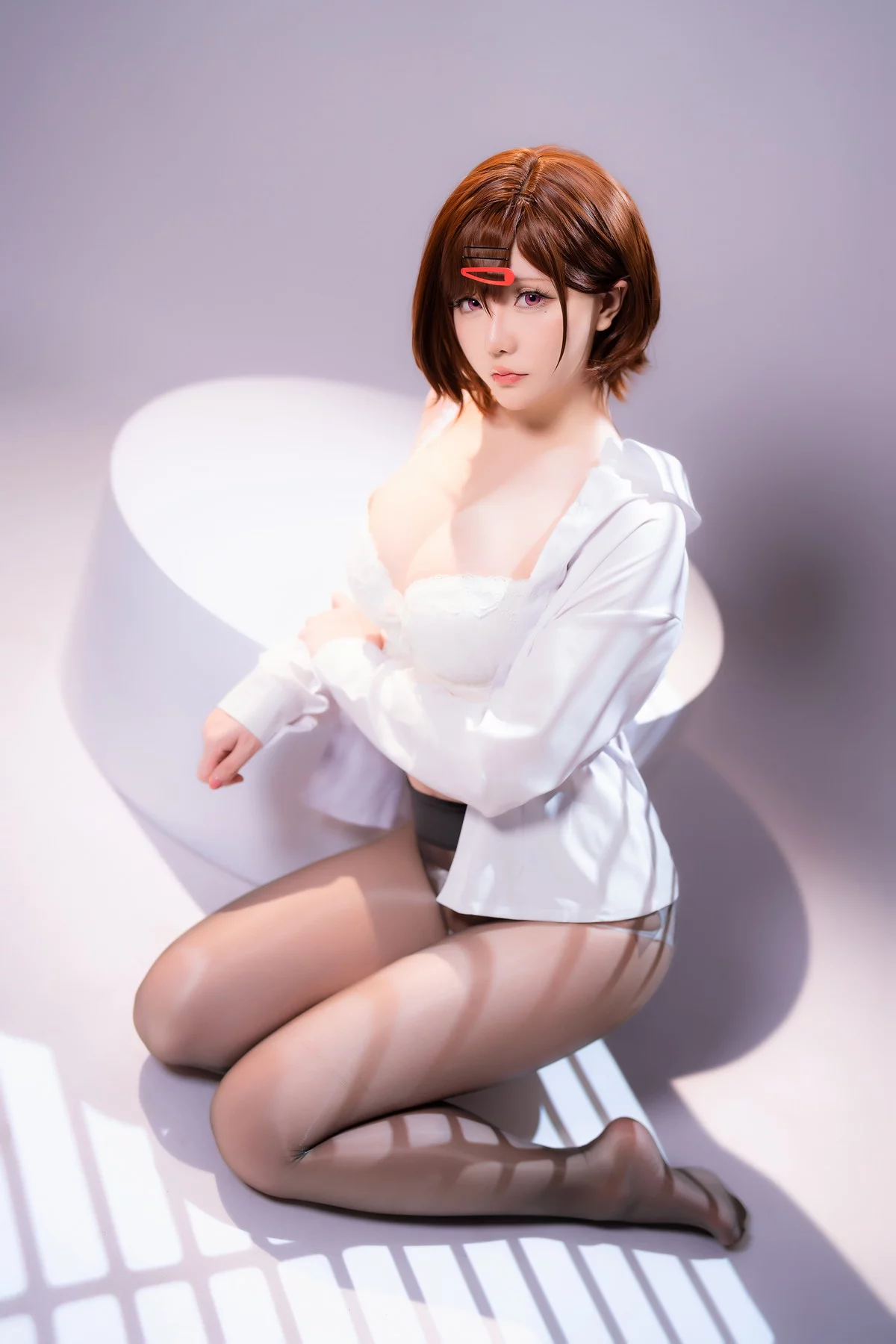 Coser小姐姐星之迟迟偶像大师主题半脱露性感白色蕾丝内衣配闪亮黑丝诱惑写真70P