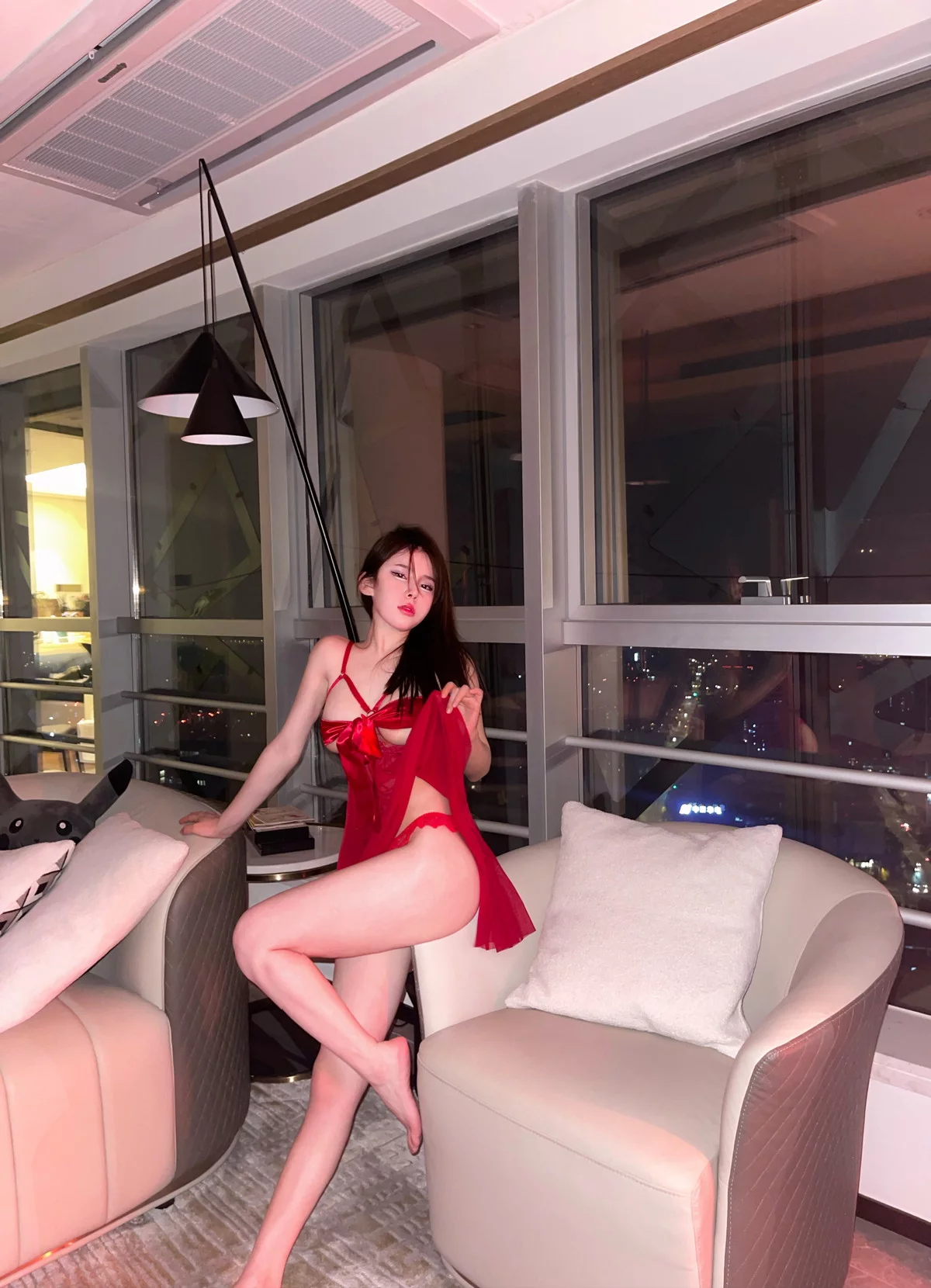 网红美女奔跑的晶螺儿红裙主题性感红色薄纱裙配红色内衣秀完美身材诱惑写真49P