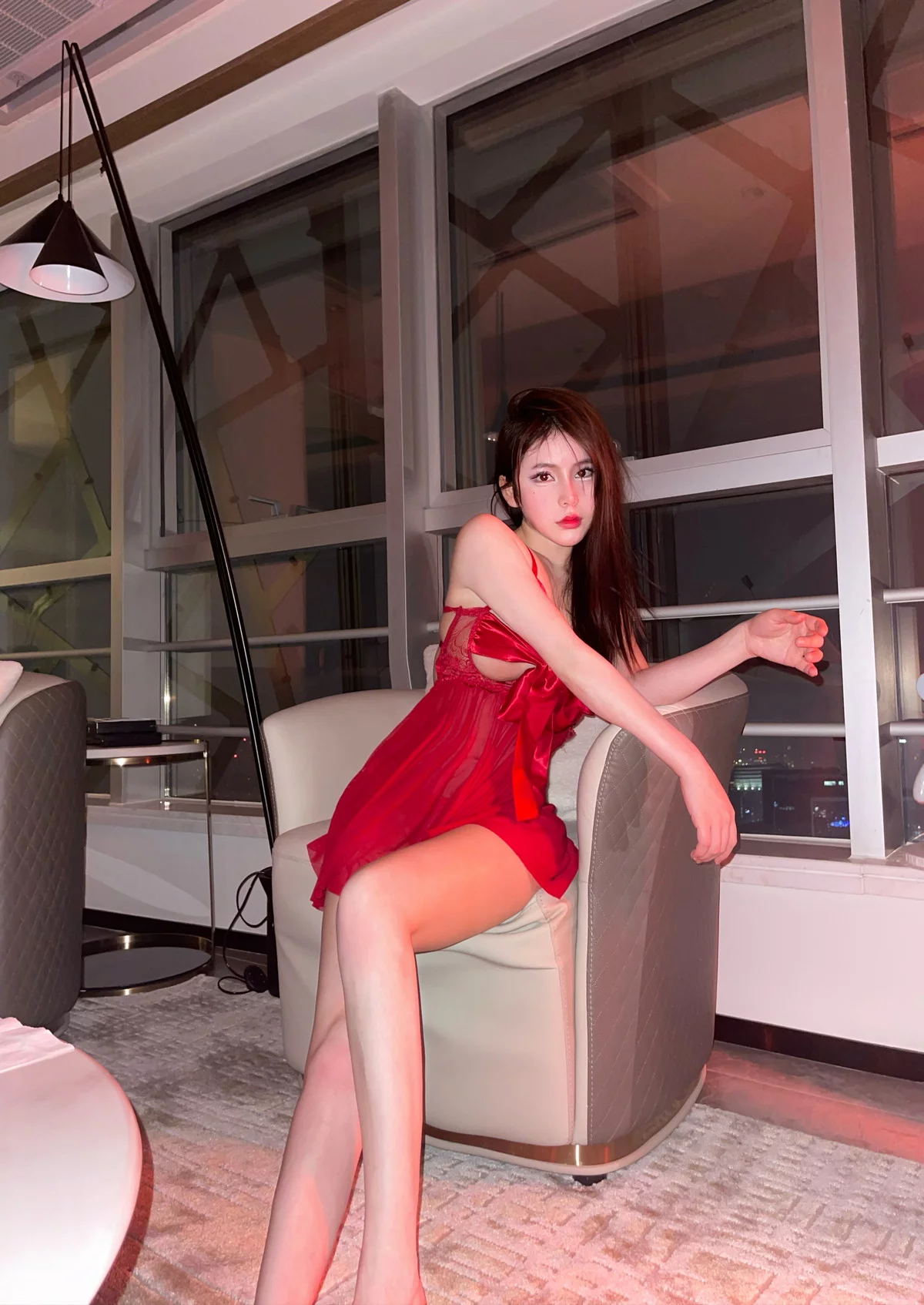 网红美女奔跑的晶螺儿红裙主题性感红色薄纱裙配红色内衣秀完美身材诱惑写真49P