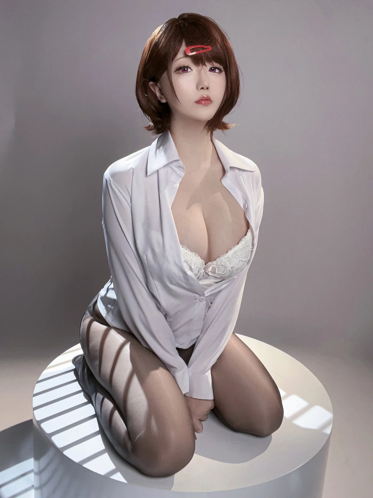 Coser小姐姐星之迟迟偶像大师主题半脱露性感白色蕾丝内衣配闪亮黑丝诱惑写真70P