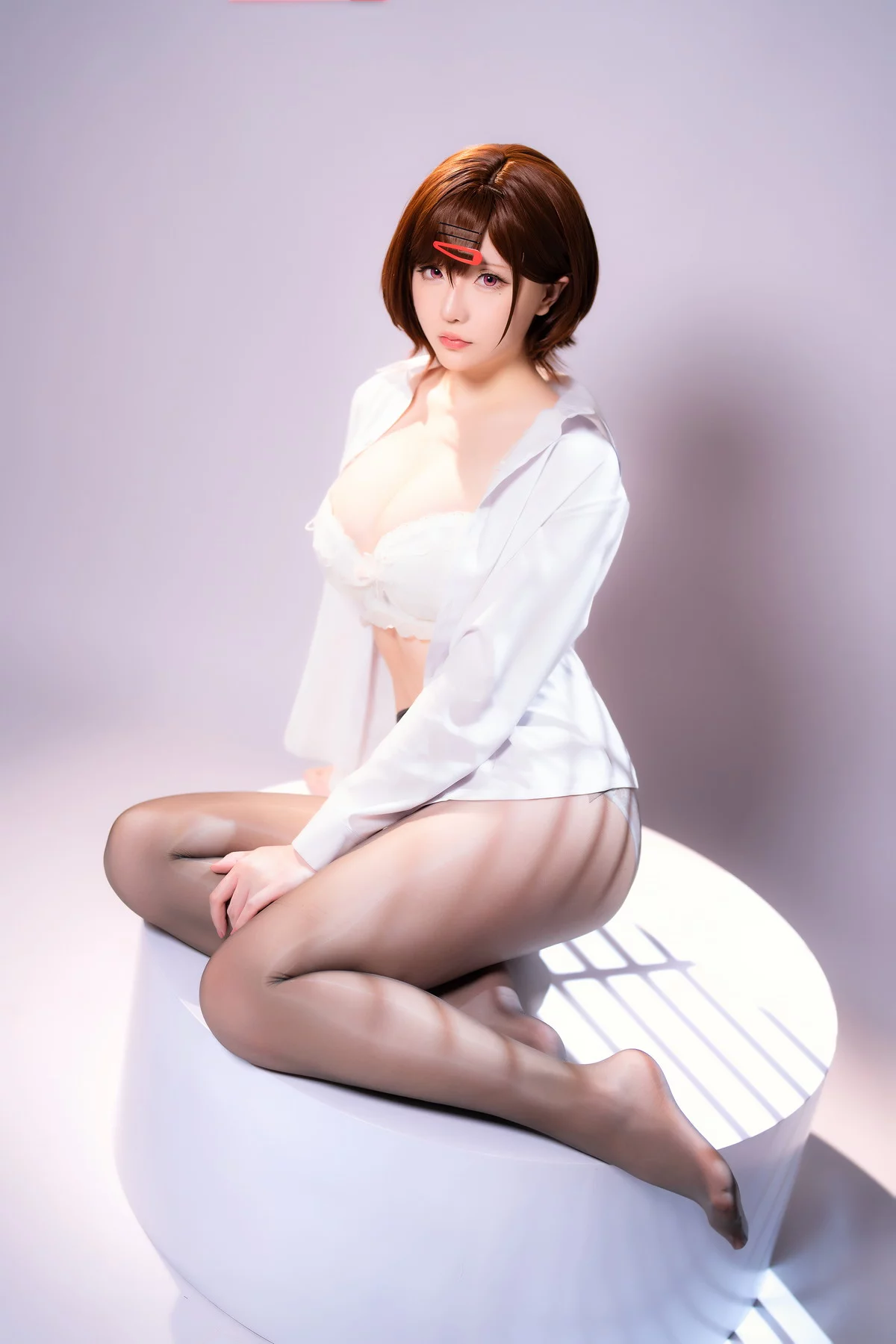 Coser小姐姐星之迟迟偶像大师主题半脱露性感白色蕾丝内衣配闪亮黑丝诱惑写真70P
