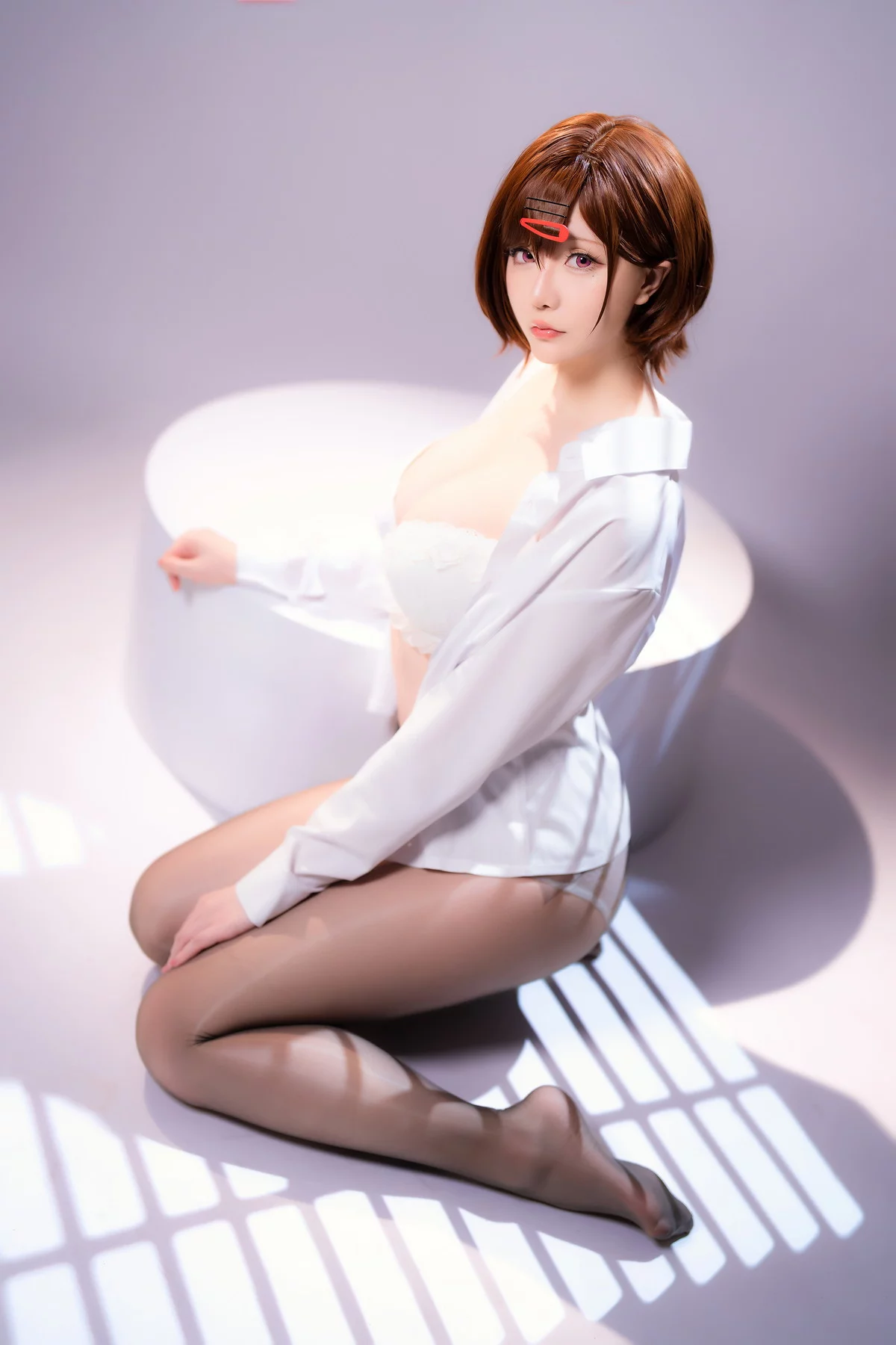 Coser小姐姐星之迟迟偶像大师主题半脱露性感白色蕾丝内衣配闪亮黑丝诱惑写真70P