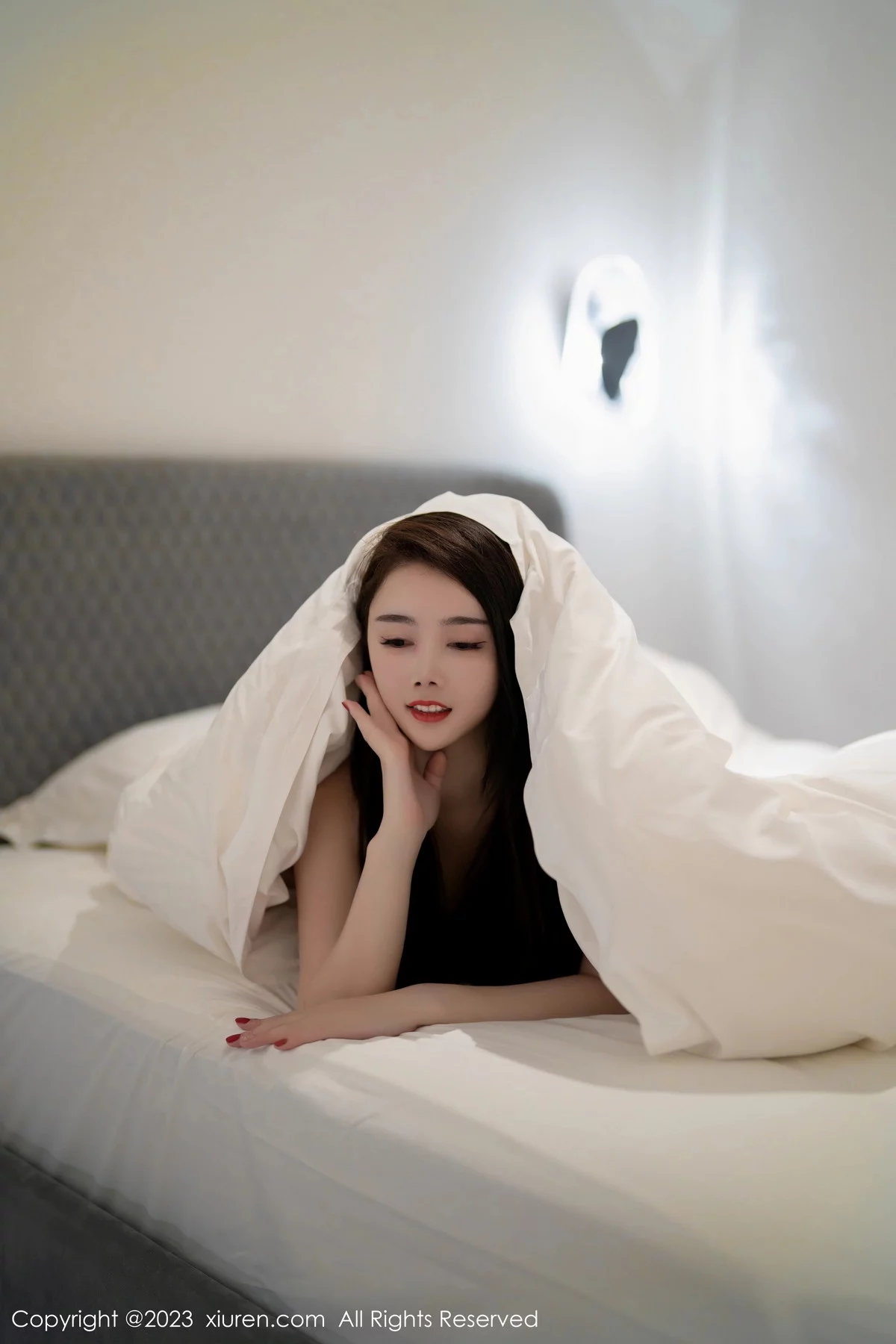 XiuRen第7517期_模特Summer宝宝红色露肩连衣长裙配肉丝袜秀曼妙身姿诱惑写真62P