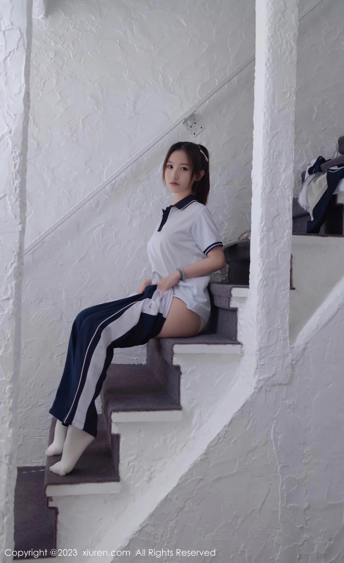 XiuRen第7528期_模特杏子Yada脱普蓝色学妹制服露白色内衣秀曼妙身姿诱惑写真89P