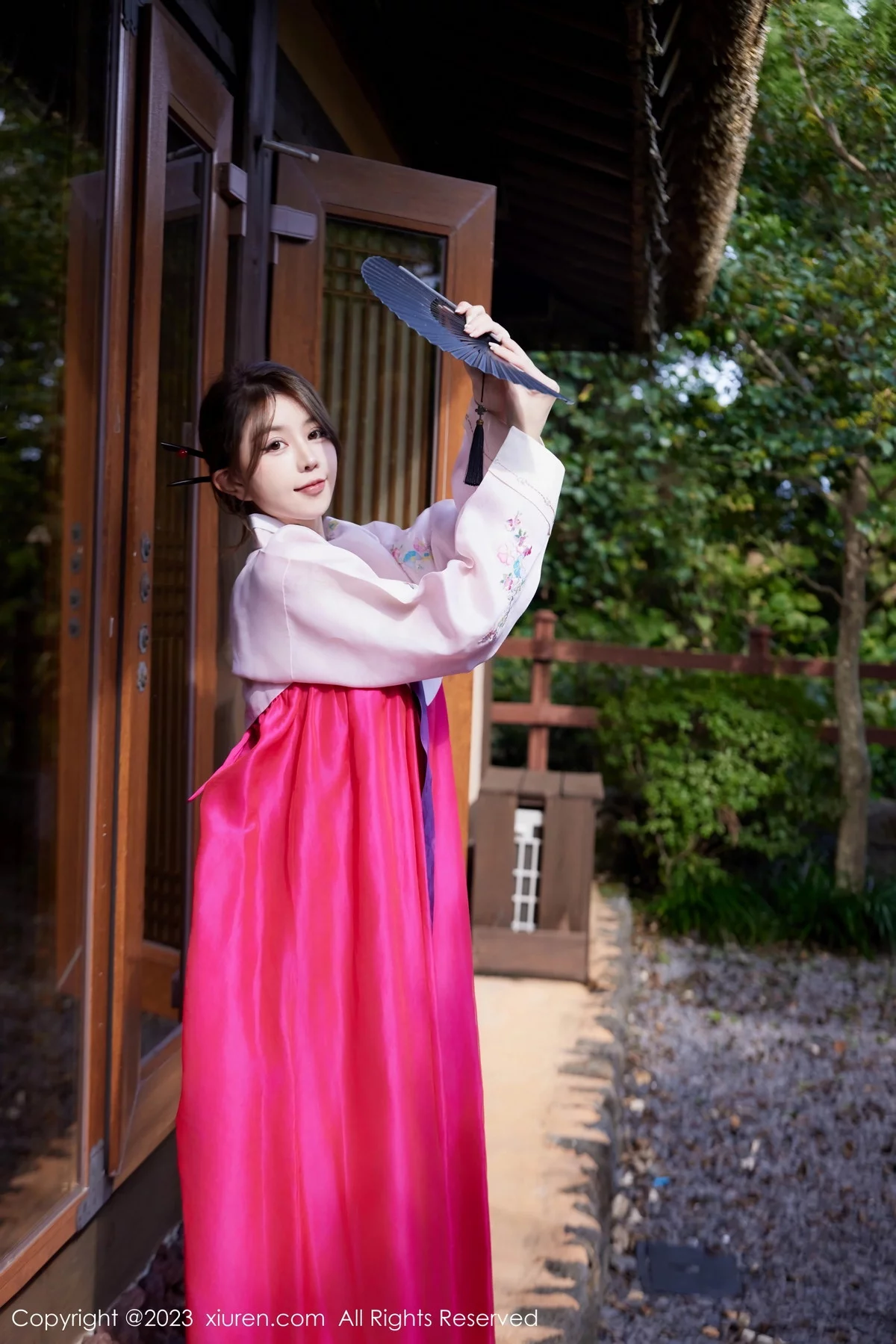 XiuRen第7522期_模特tina_甜仔性感红色大长今服饰半脱秀凹凸身材惹火诱惑写真58P