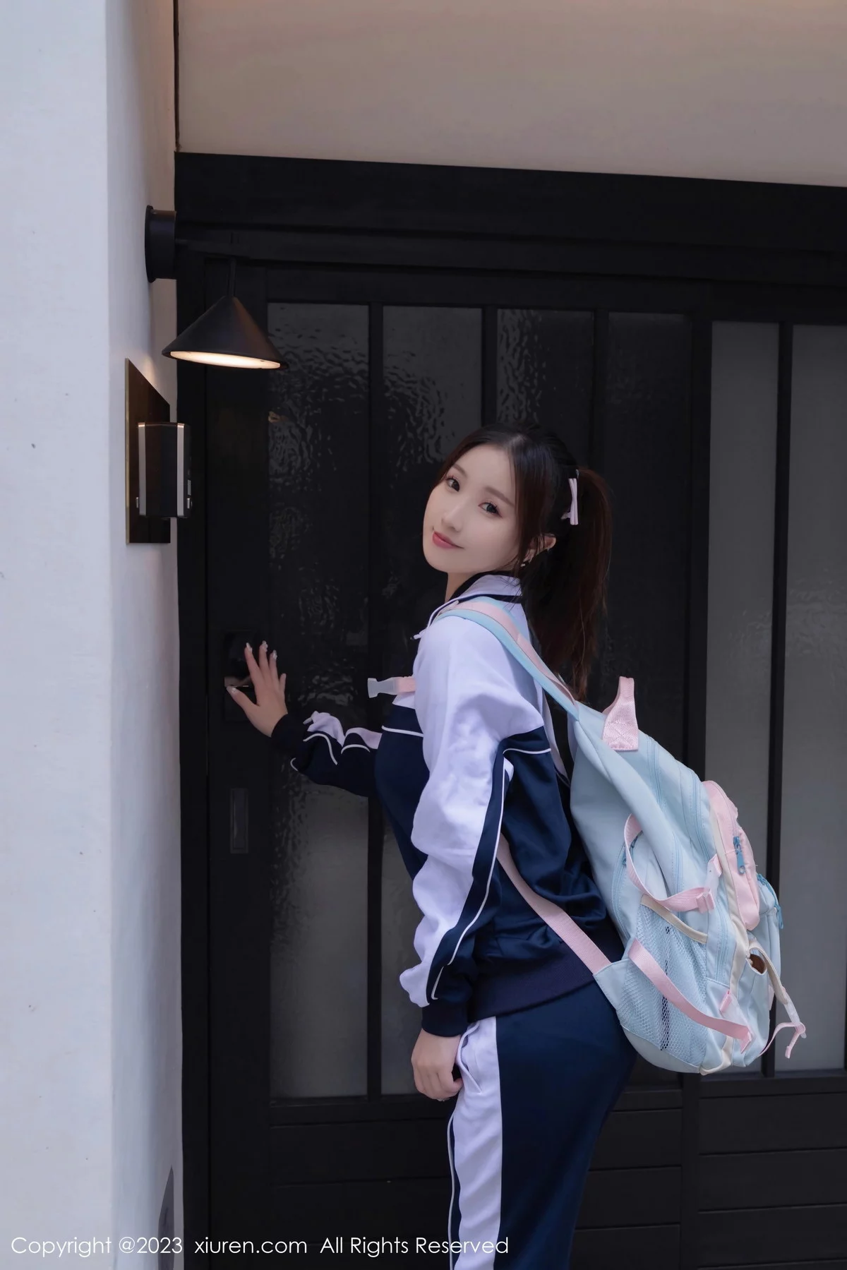 XiuRen第7528期_模特杏子Yada脱普蓝色学妹制服露白色内衣秀曼妙身姿诱惑写真89P