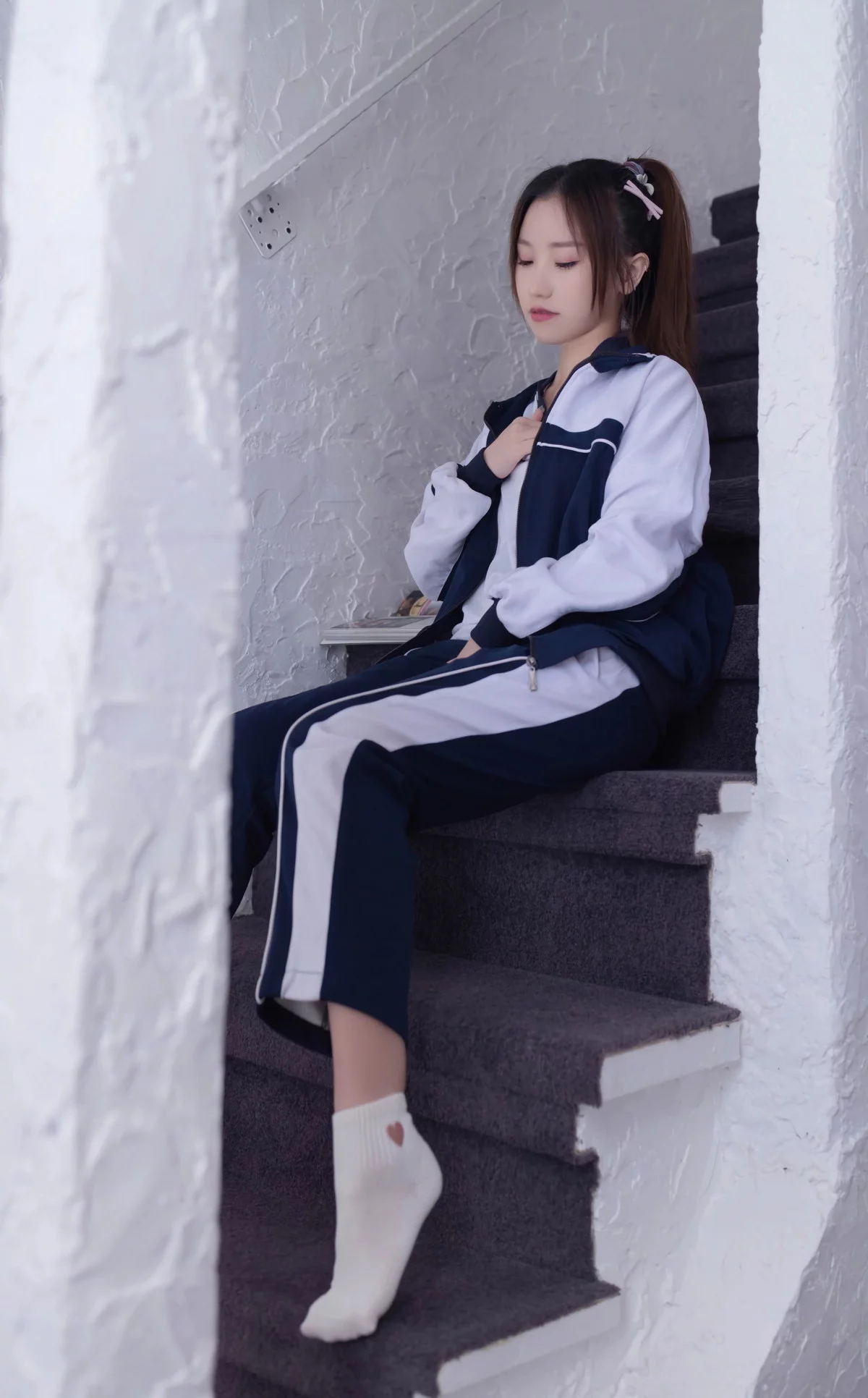 XiuRen第7528期_模特杏子Yada脱普蓝色学妹制服露白色内衣秀曼妙身姿诱惑写真89P