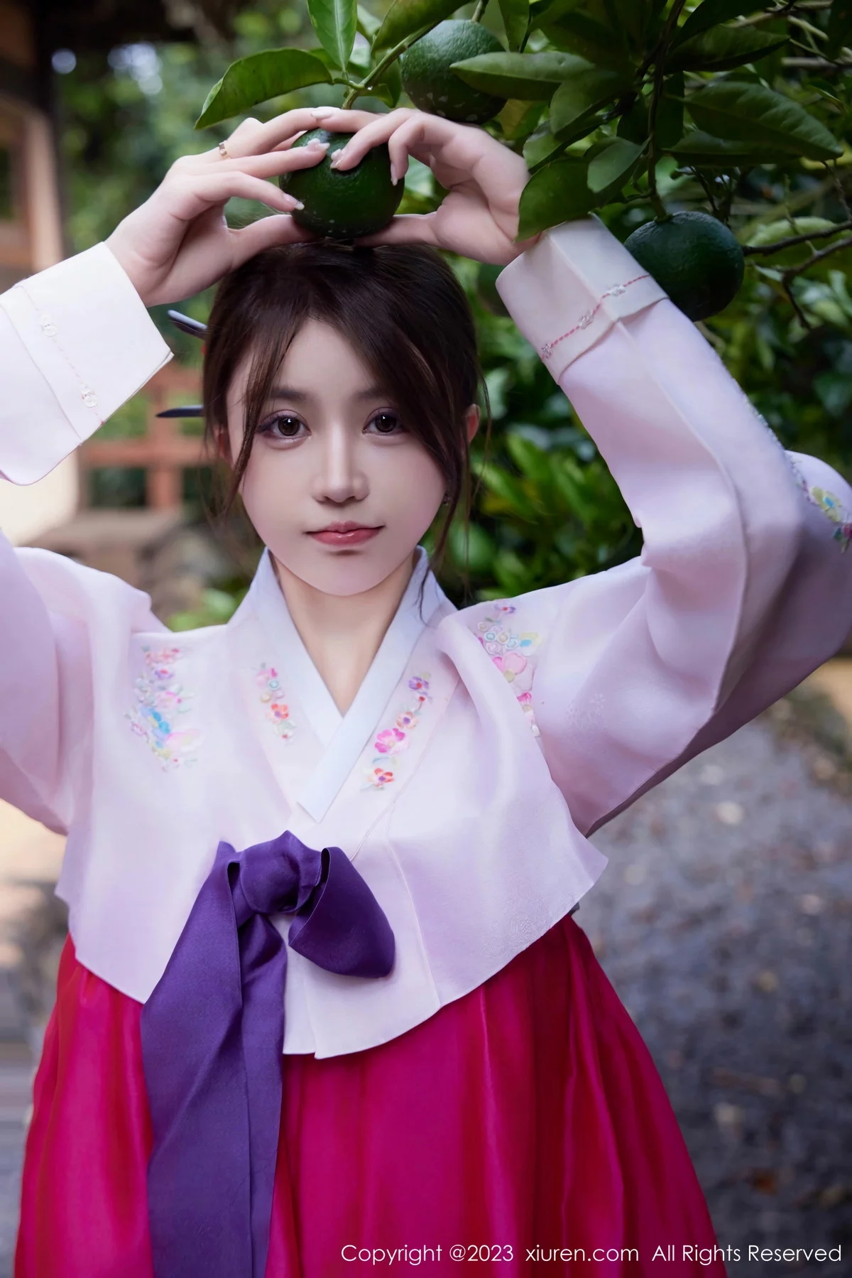 XiuRen第7522期_模特tina_甜仔性感红色大长今服饰半脱秀凹凸身材惹火诱惑写真58P