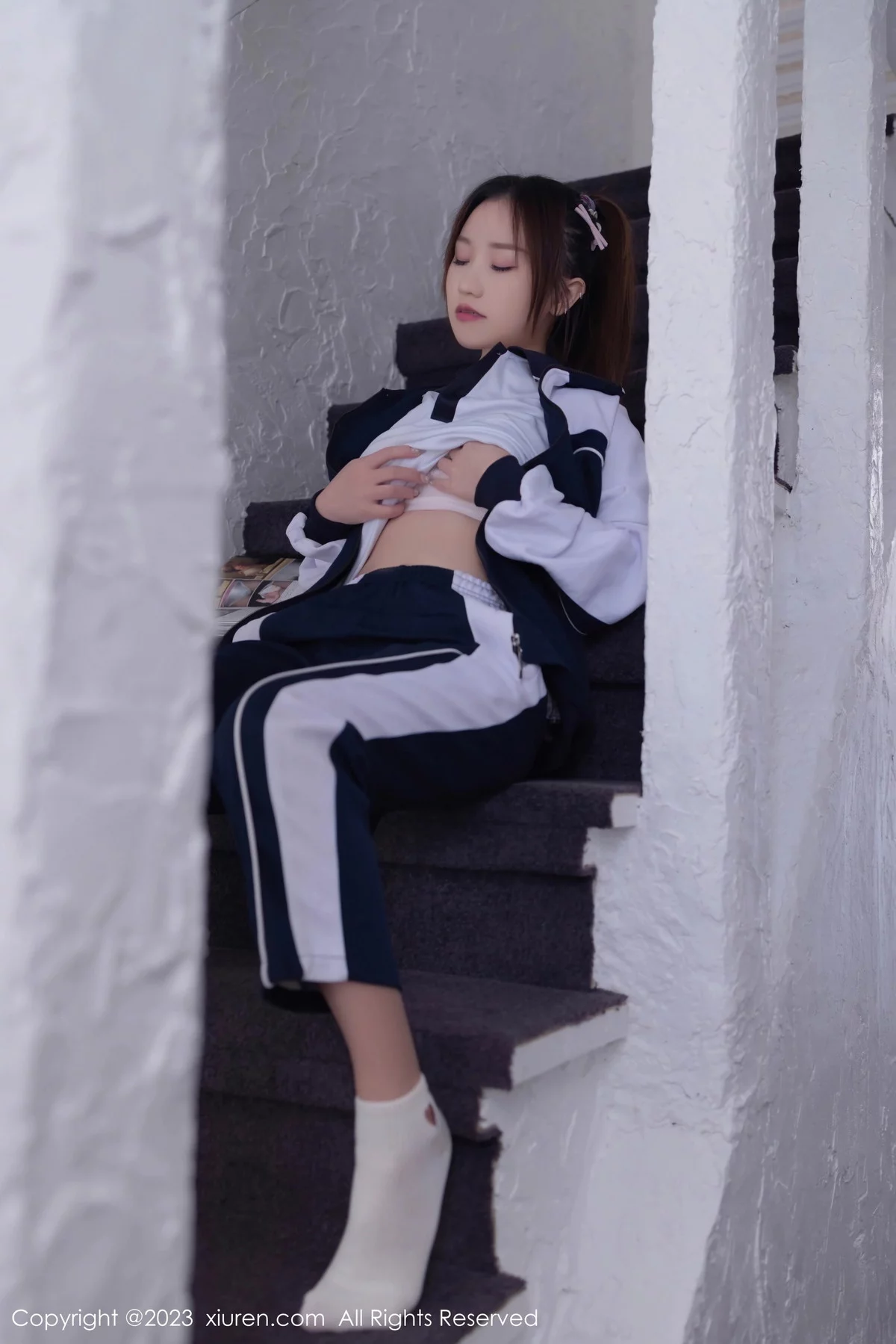 XiuRen第7528期_模特杏子Yada脱普蓝色学妹制服露白色内衣秀曼妙身姿诱惑写真89P