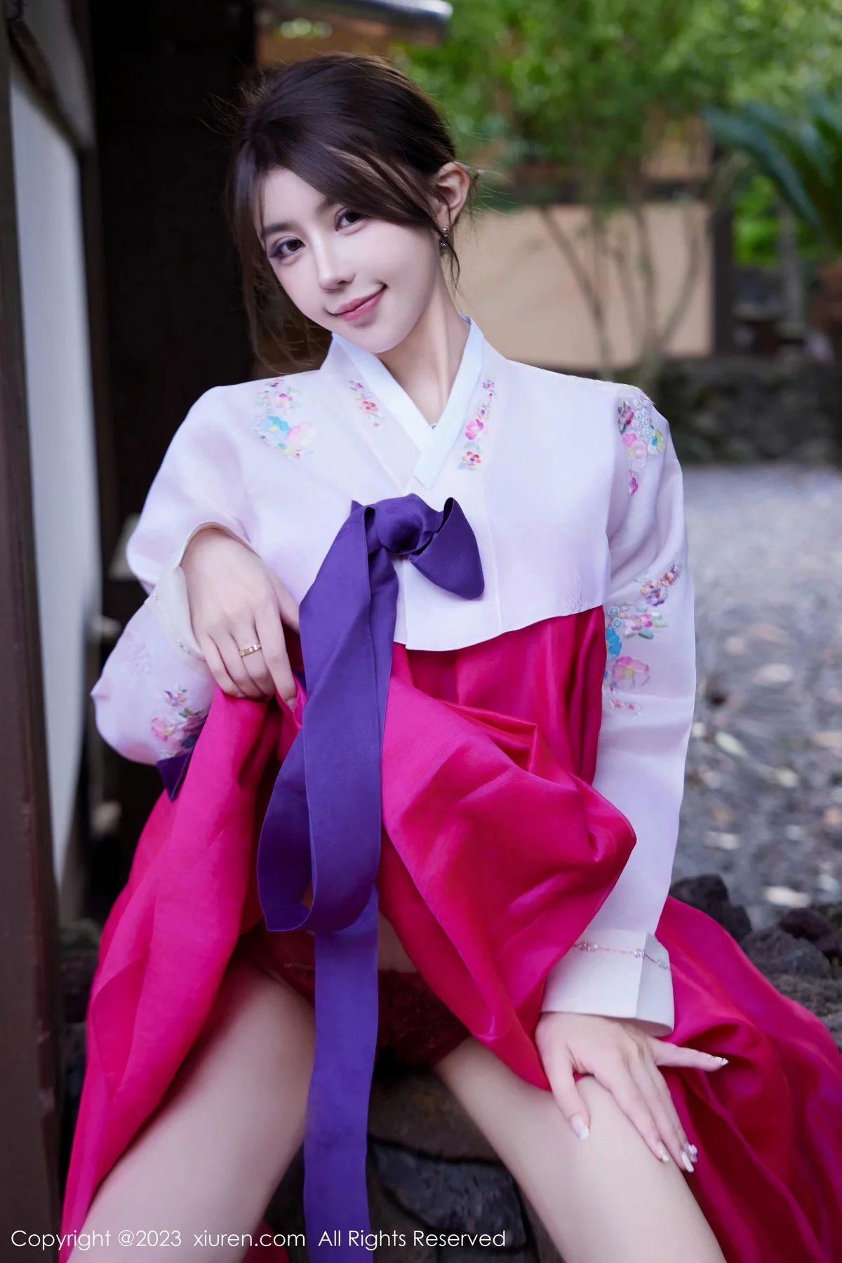 XiuRen第7522期_模特tina_甜仔性感红色大长今服饰半脱秀凹凸身材惹火诱惑写真58P